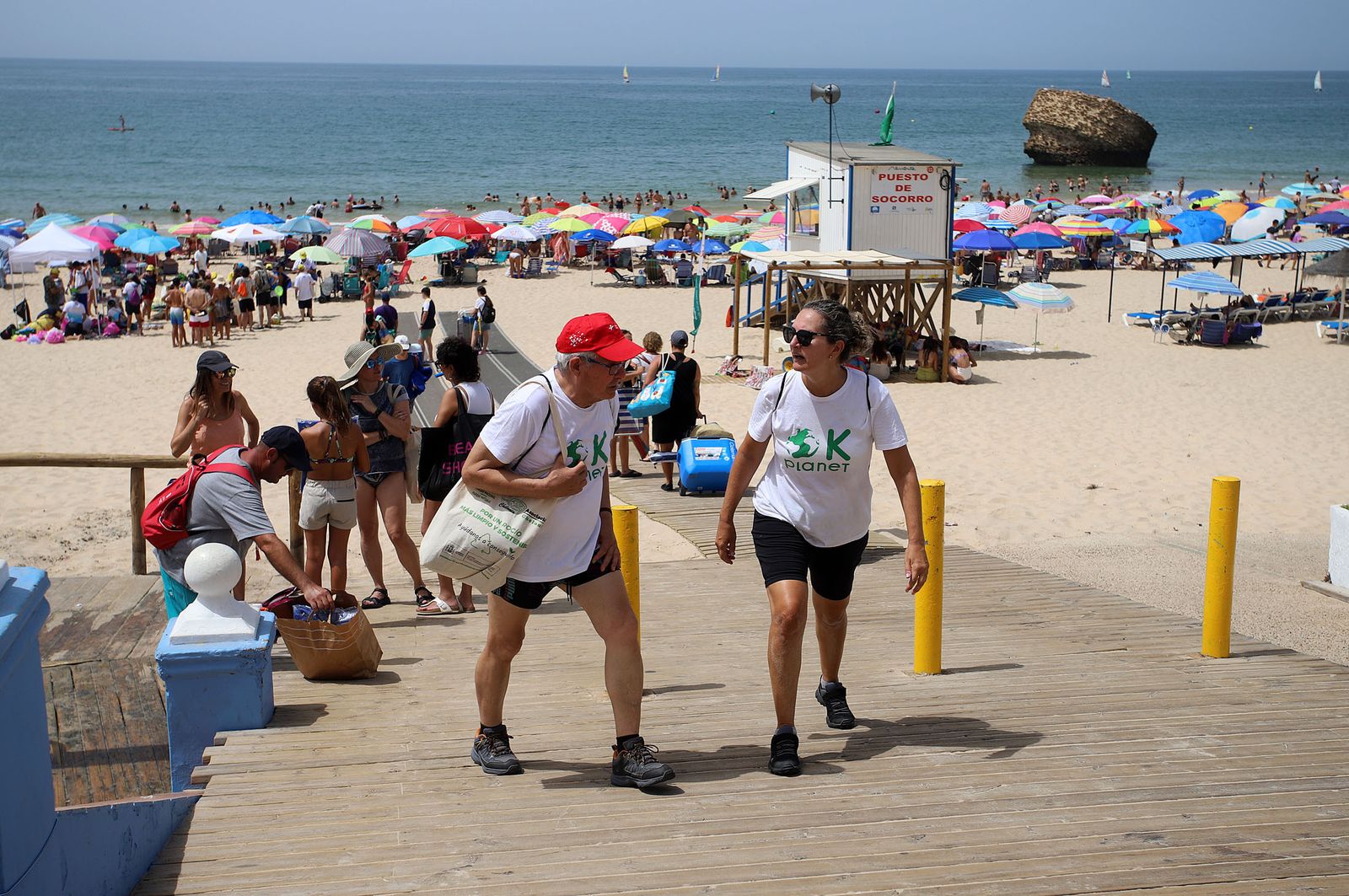Imágenes del caluroso fin de semana en las playas de Huelva