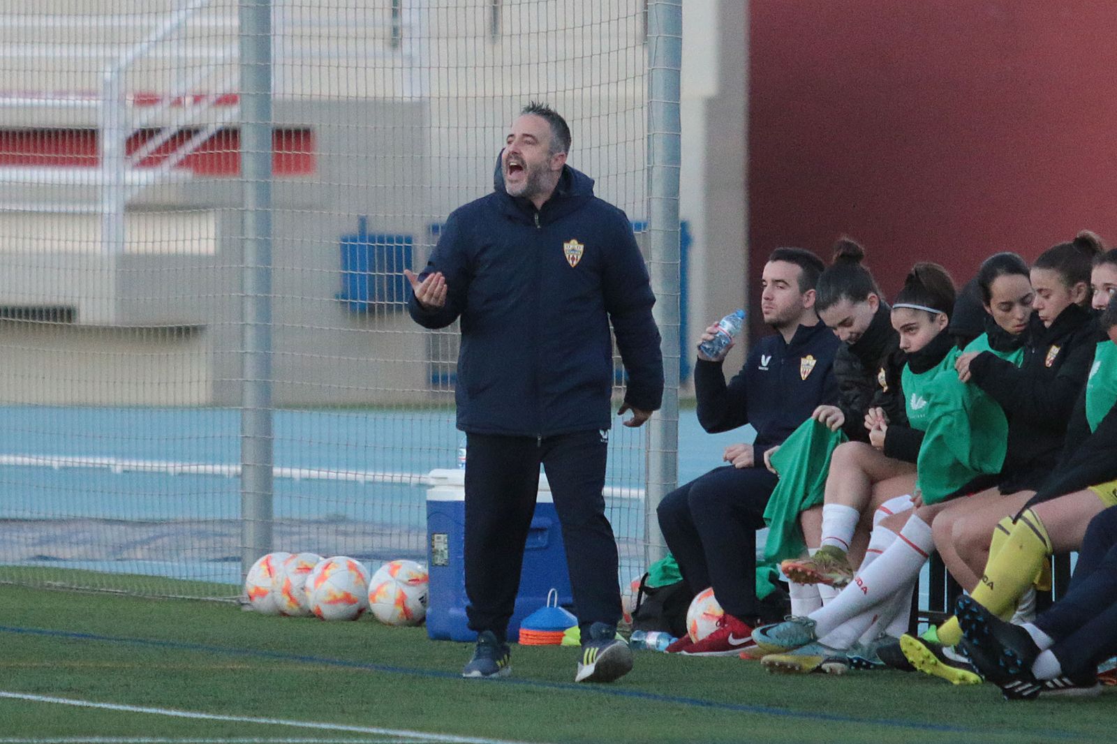 Álvaro García Búrdalo da indicaciones durante un partido disputado en el Emilio Campra.