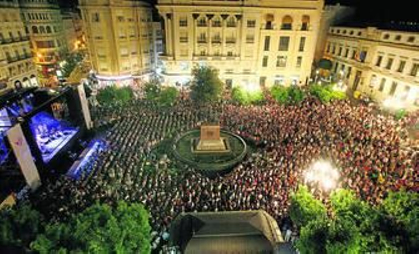 La plaza de las Tendillas, en la actuación de El Pele.