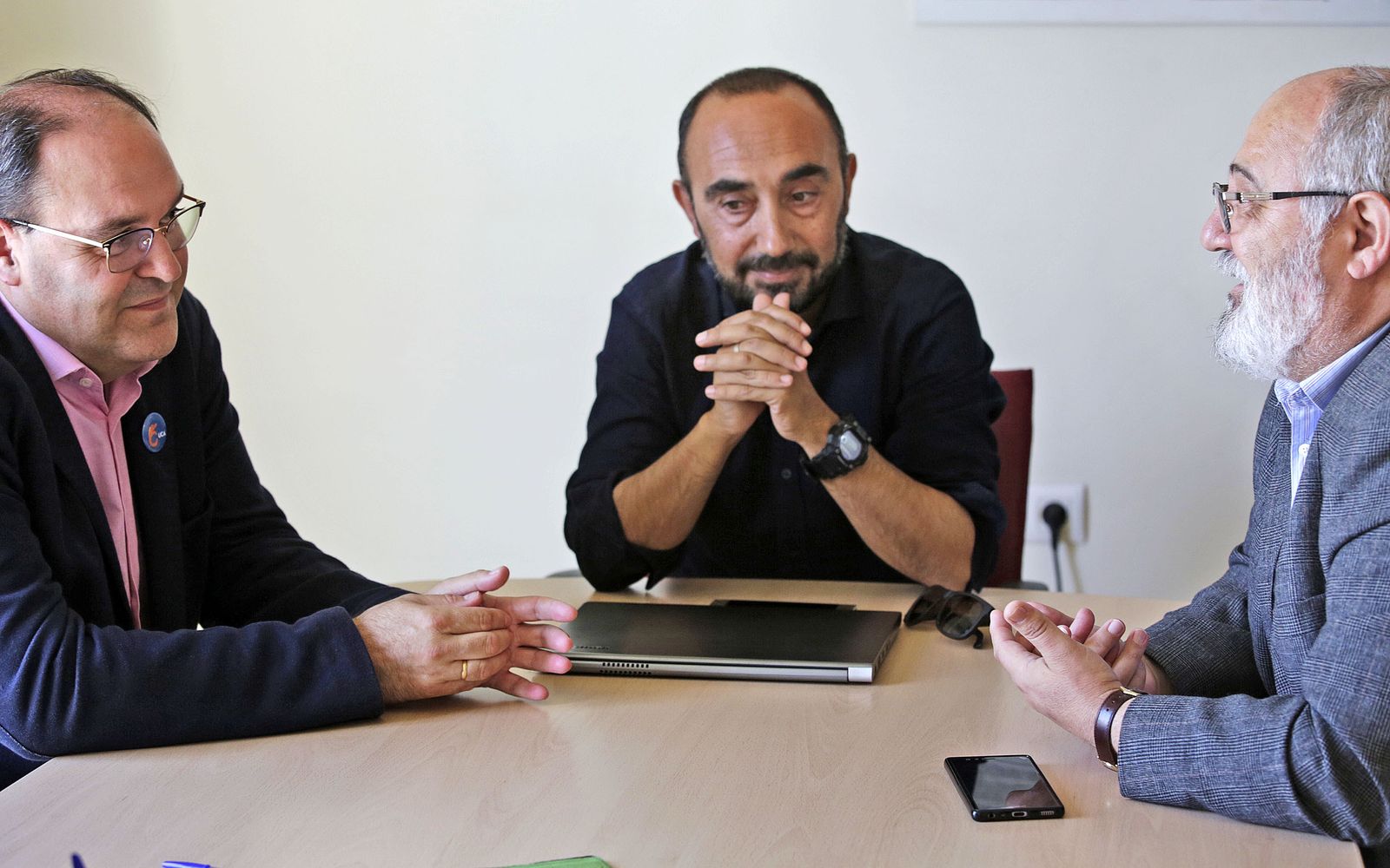 Juan José Domínguez, Javier Benavente y Manuel García Sedeño, durante la conversación en Diario de Cádiz