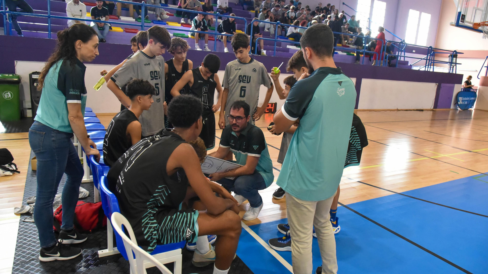 Las fotos de la tercera jornada del Andaluz infantil masculino de baloncesto en La Línea