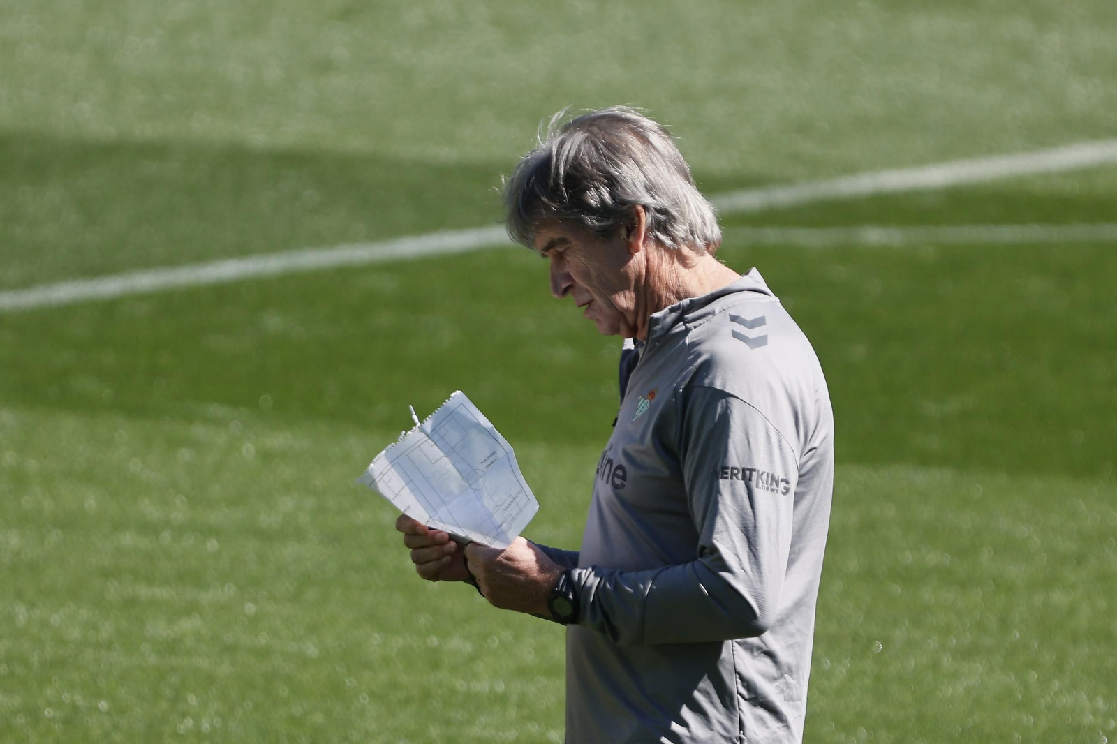 Las imágenes del gran ambiente en el entrenamiento del Betis