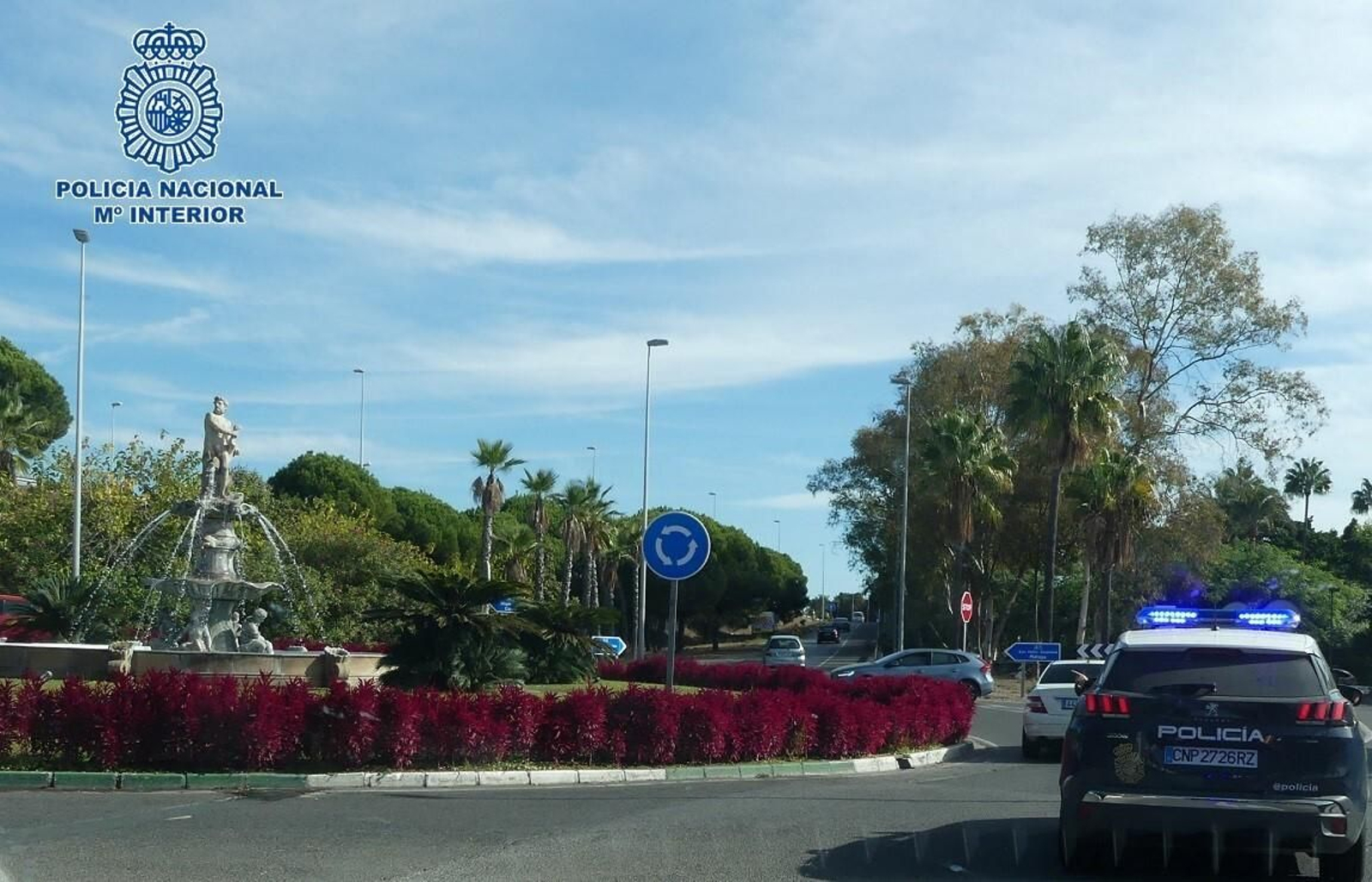 Un vehículo de la Policía Nacional en Estepona.
