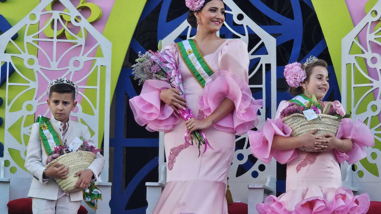 Hugo Correro, rey infantil; Laura Gómez, reina juvenil, y Alba Pérez, reina infantil.