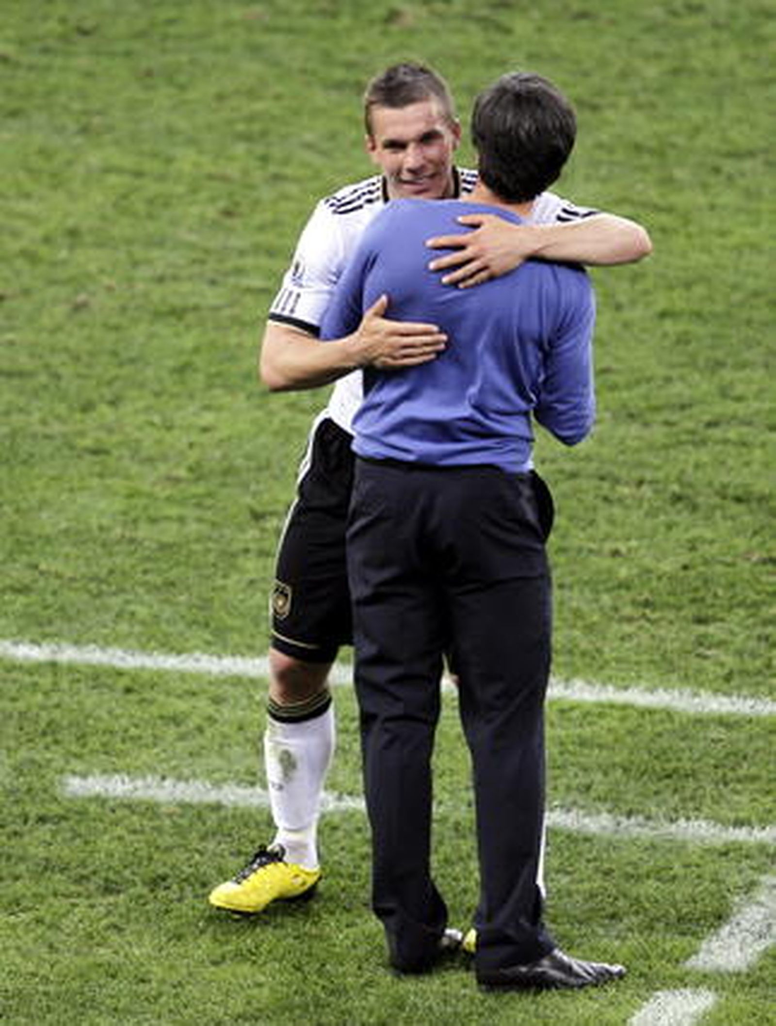 Alemania golea en su debut ante Australia en el Grupo D. / EFE