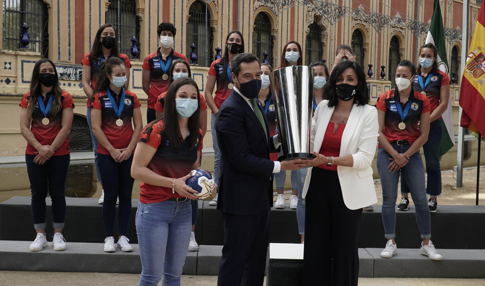 La visita del Rincón Fertilidad Málaga a Juanma Moreno, en fotos