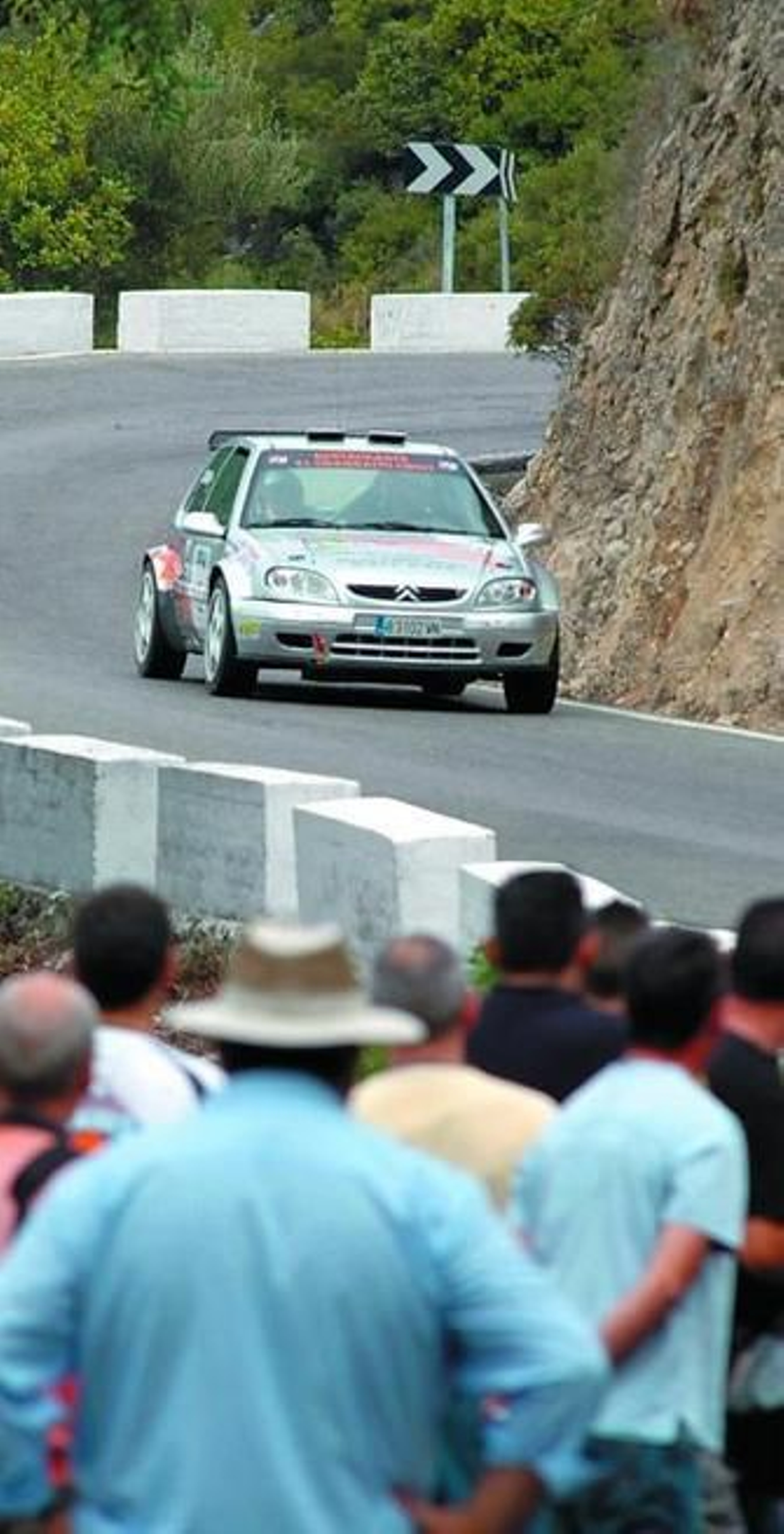 Numerosos aficionados disfrutaron en las carreteras de la Sierra.