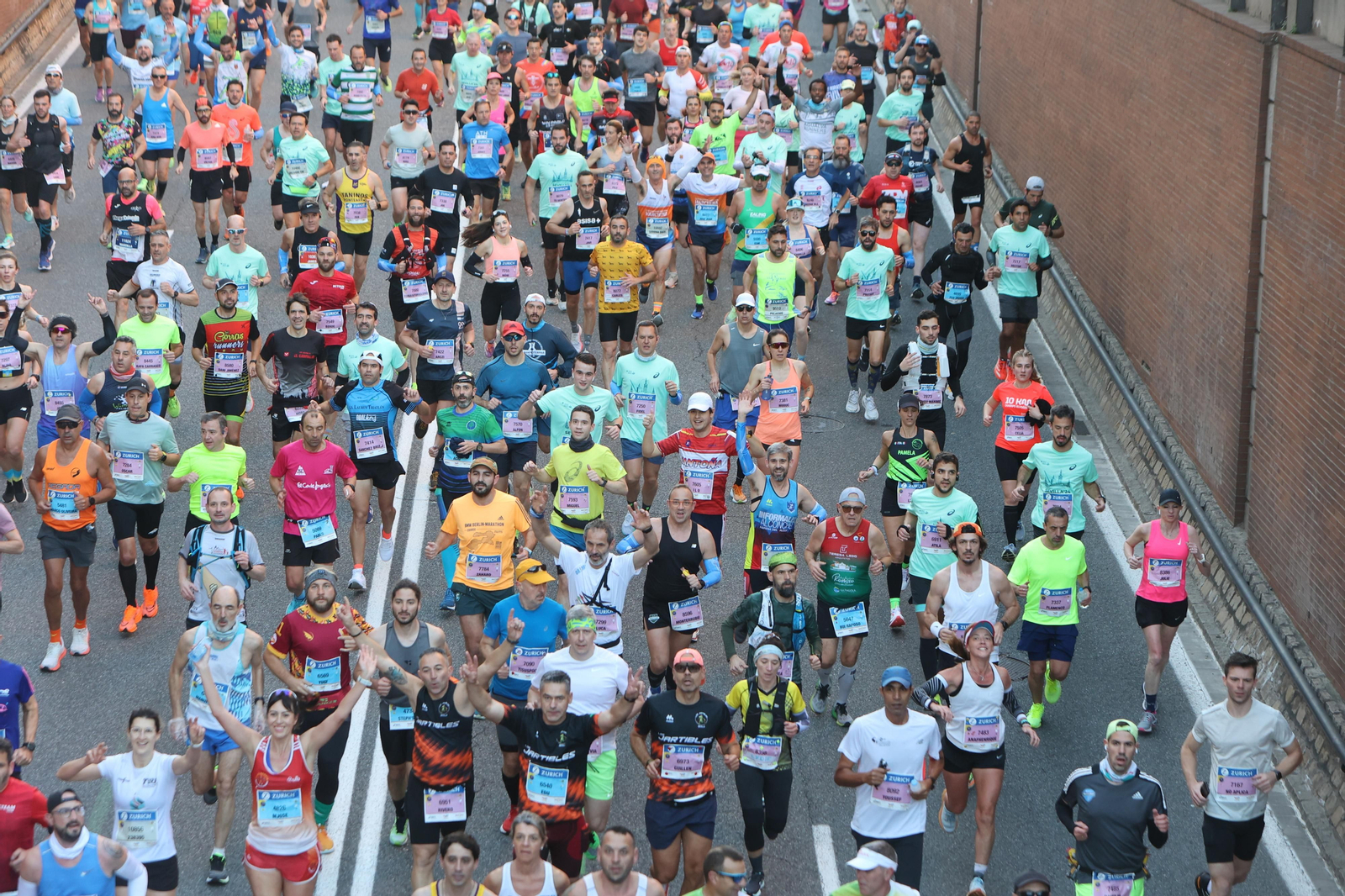 Búscate en la Zurich maratón de Sevilla