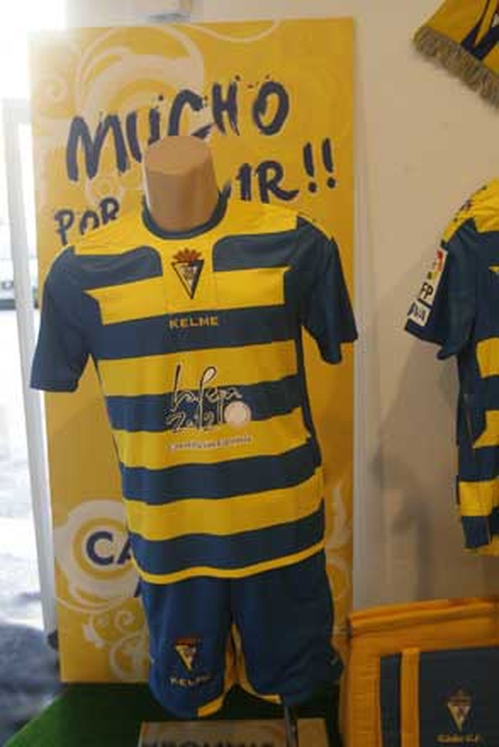 El logotipo de La Pepa del Consorcio del 12 en una camiseta del Cádiz. /Joaquín Pino