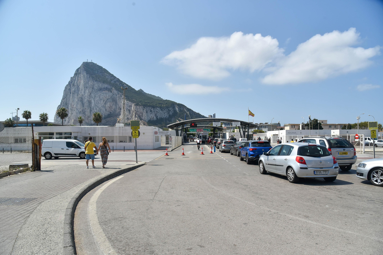 El paso aduanero de acceso a Gibraltar, visto desde La Línea