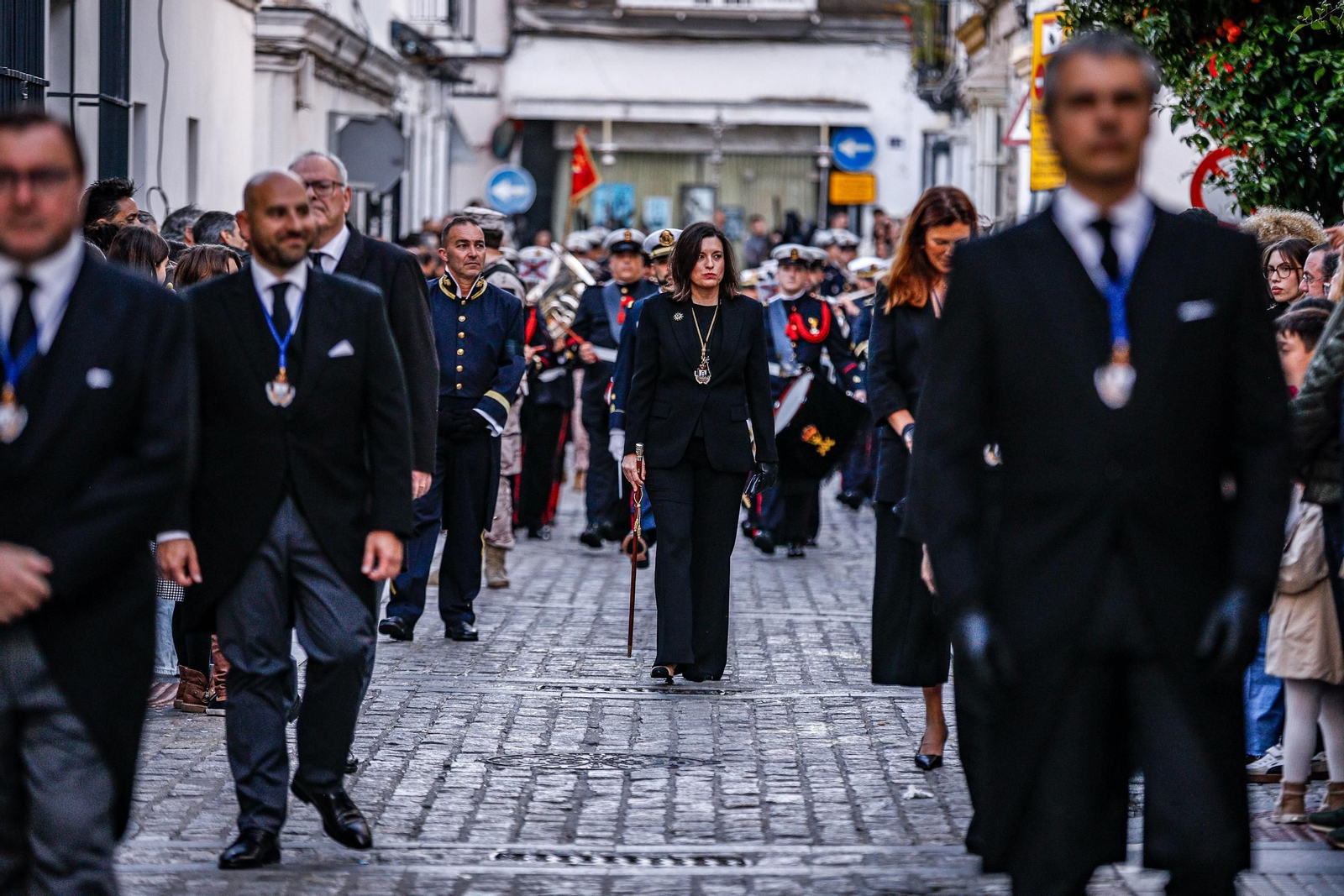 Imágenes de la salida de Santo Entierro en la Semana Santa de San Fernando 2025