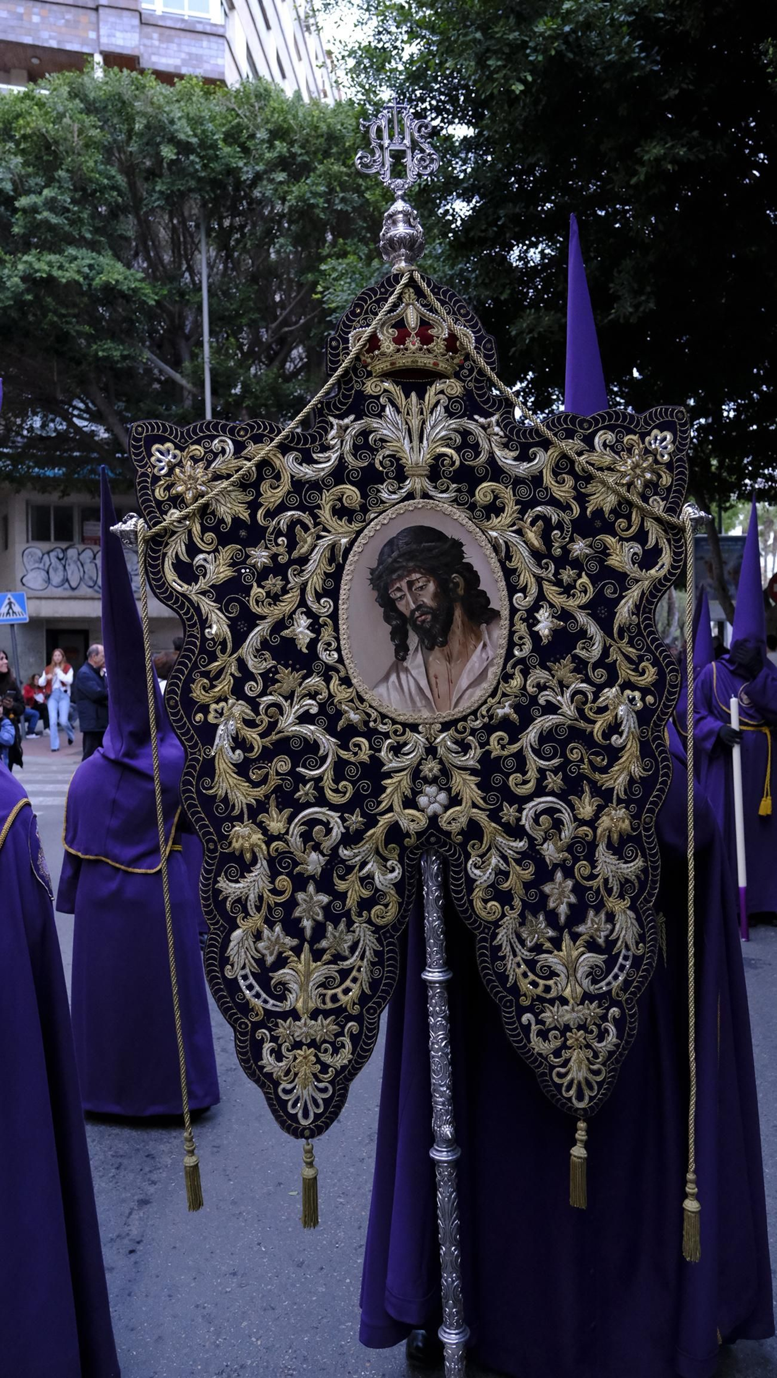 Pasión vuelve a su Iglesia de Santa Teresa azotada por la lluvia