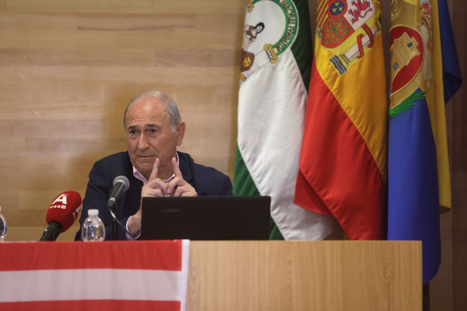 Ricardo Alfonso, expresidente, en su conferencia organizada por la peña La Bufanda Algecirista
