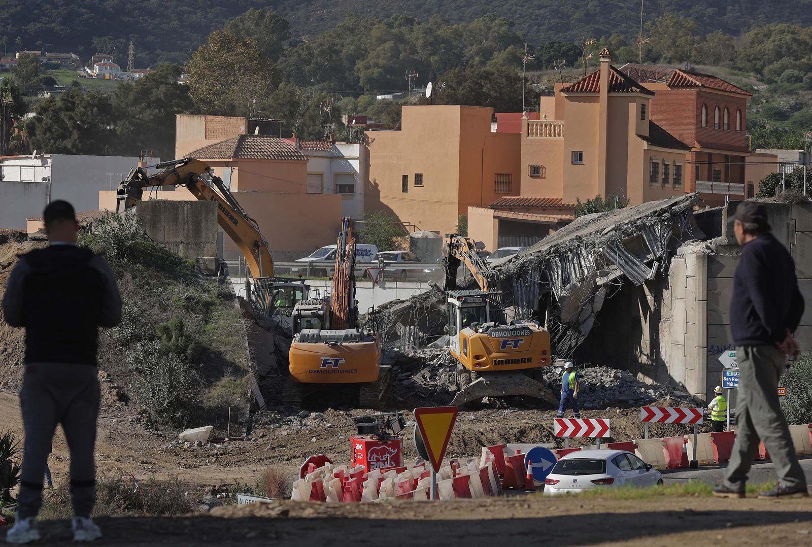 Fotos de la demolición del puente de Los Pastores en Algeciras