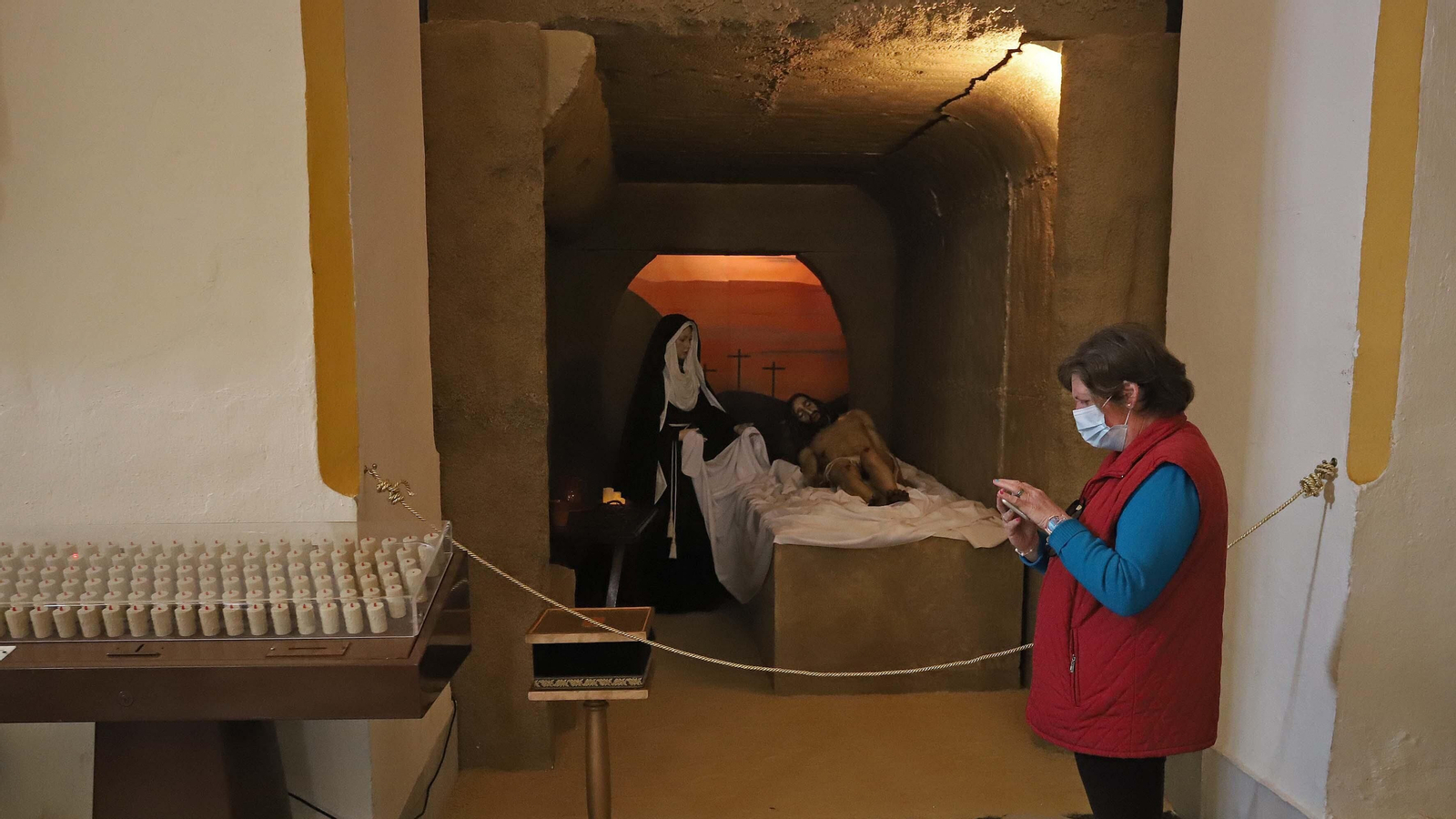 Fotos del Viernes Santo en Algeciras: Mortaja, Misericordia y Santo Entierro