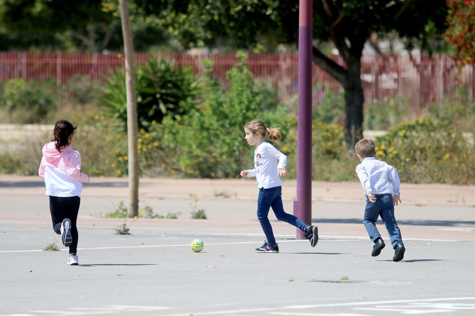 Fotogalería Los niños salen a la calle tras 43 días de confinamiento por coronavirus