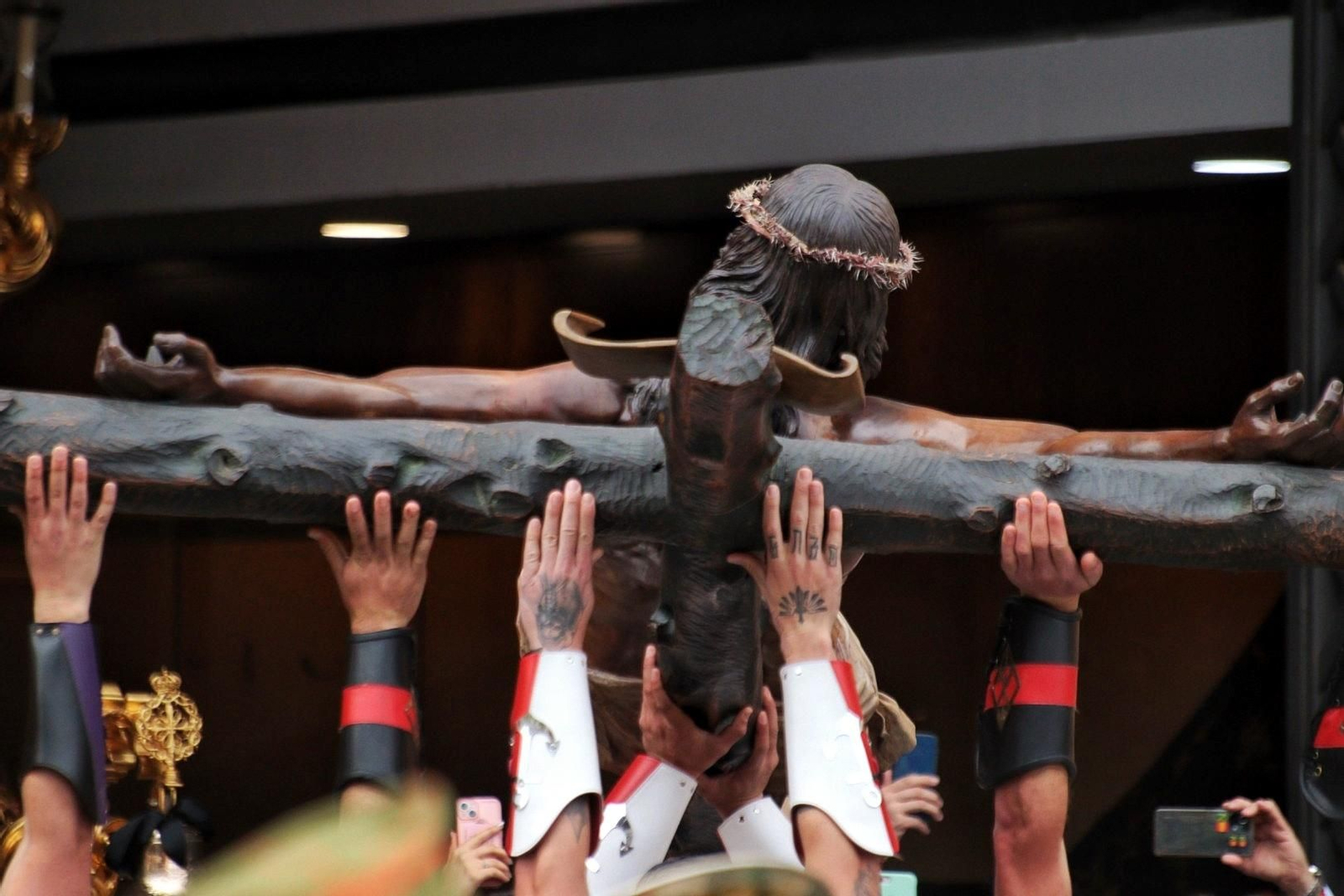 Las fotos de la Legión en el traslado del Cristo de Mena en Málaga este Jueves Santo Las fotos de la Legión en el traslado del Cristo de Mena en Málaga este Jueves Santo