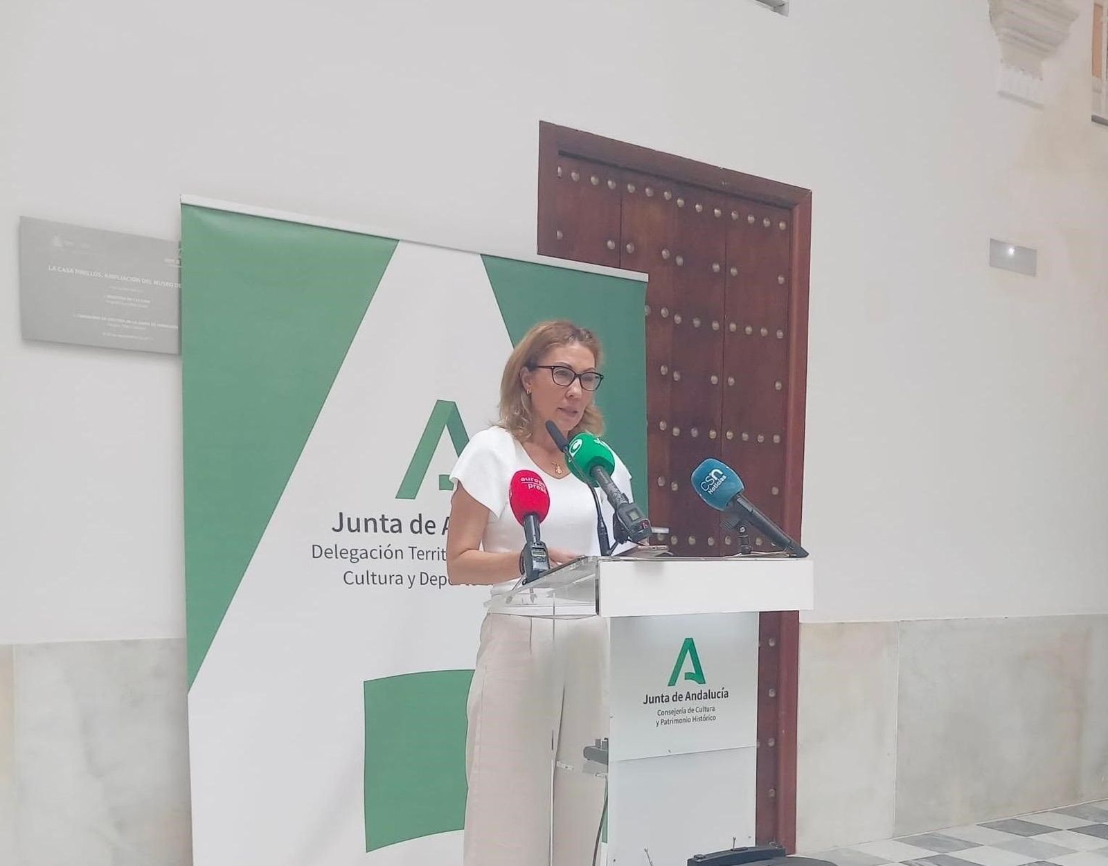 La delegada territorial de Turismo, Cultura y Deporte de la Junta de Andalucía en Cádiz, Tania  Barcelona