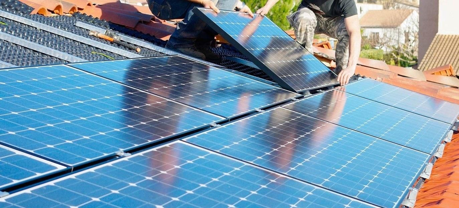 ¿Cómo funciona la energía solar de autoconsumo? Los expertos de SolarPlak nos lo explican