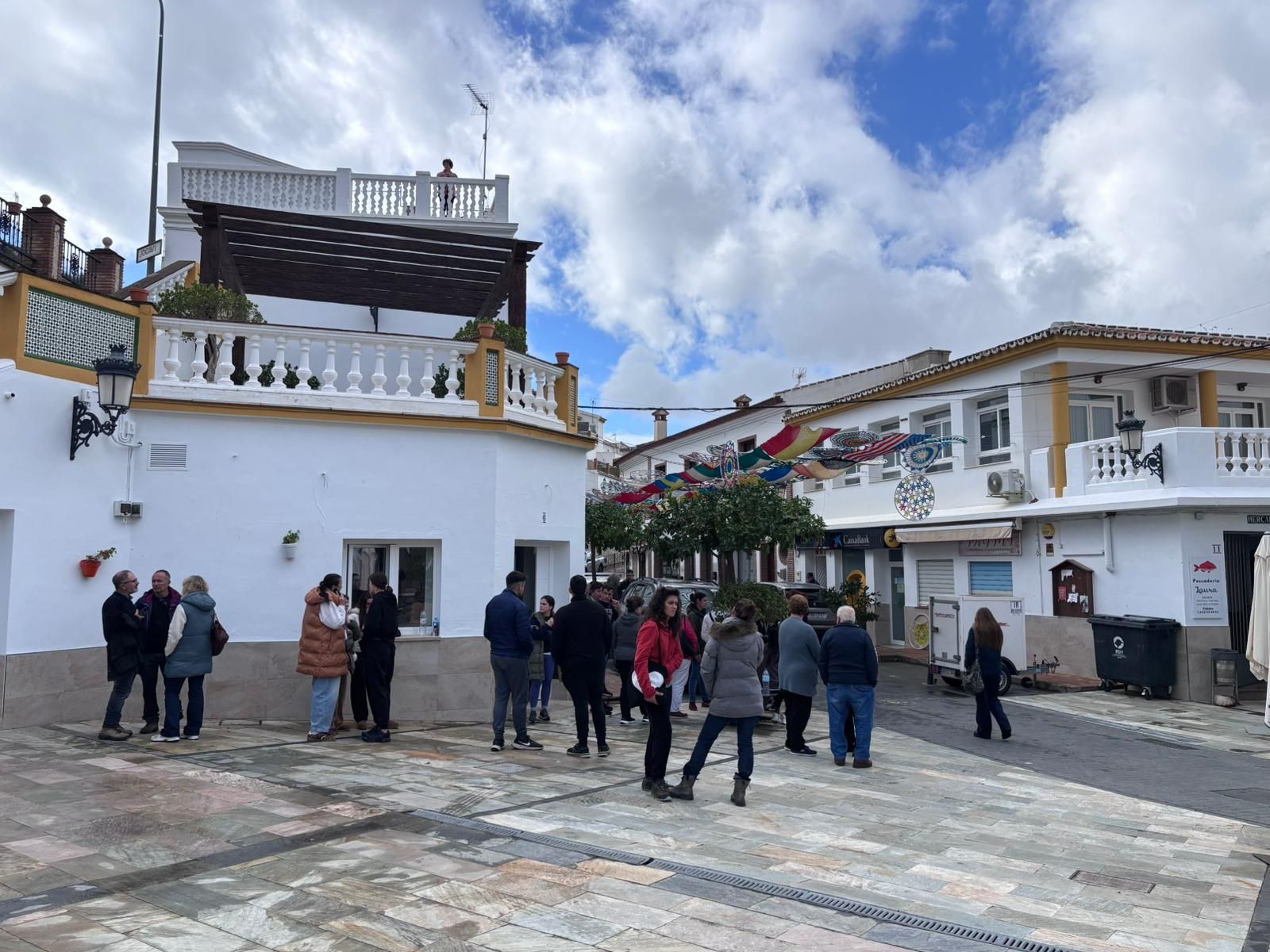 Familiares de la joven desaparecida, este viernes