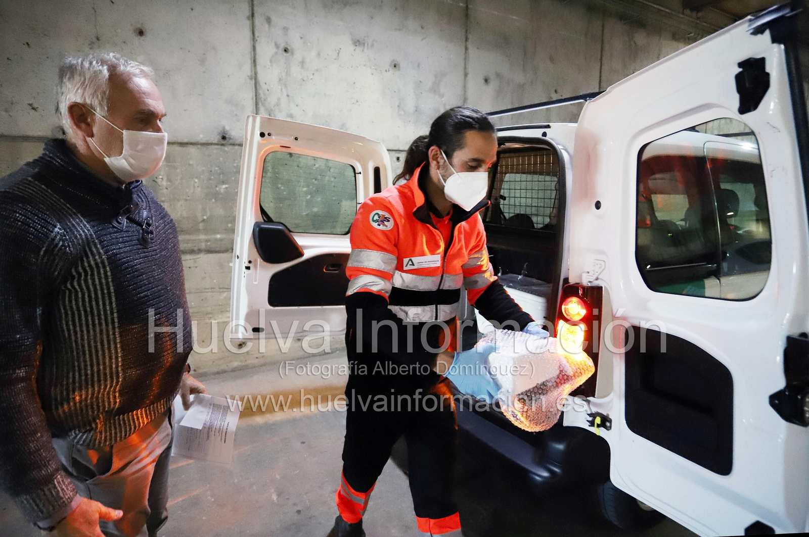 La llegada de las vacunas de la Covid-19 a Huelva en imágenes