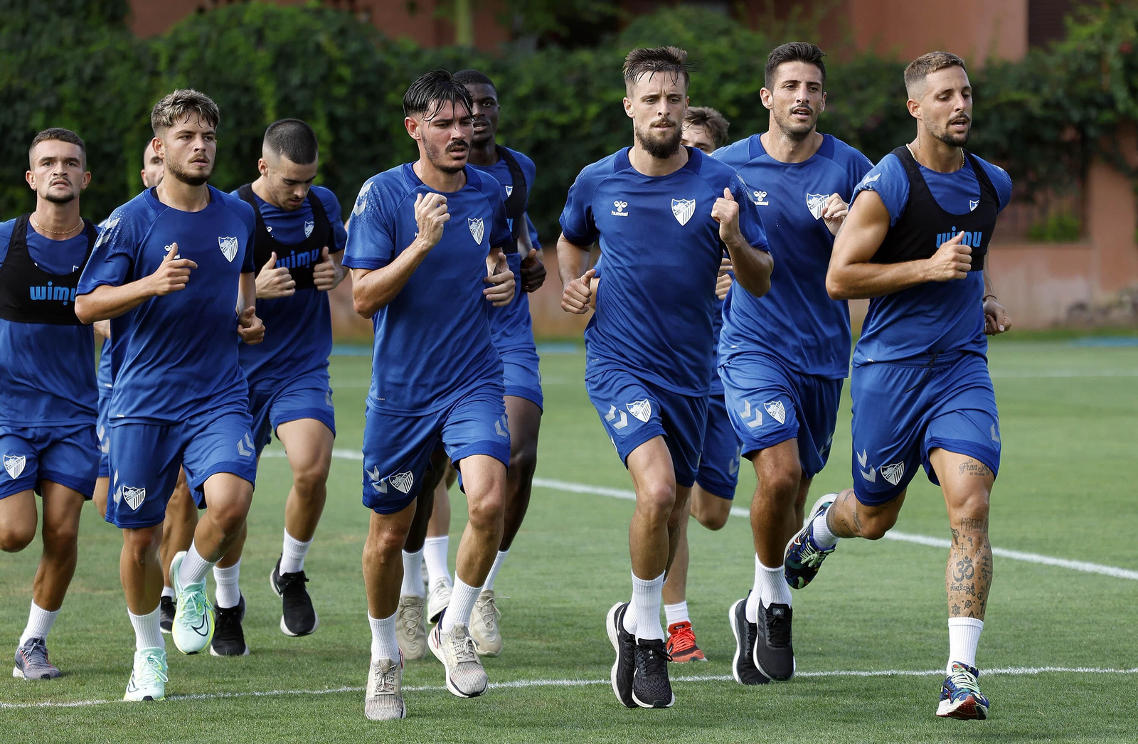 Los jugadores del Málaga, en la concentración en Estepona.