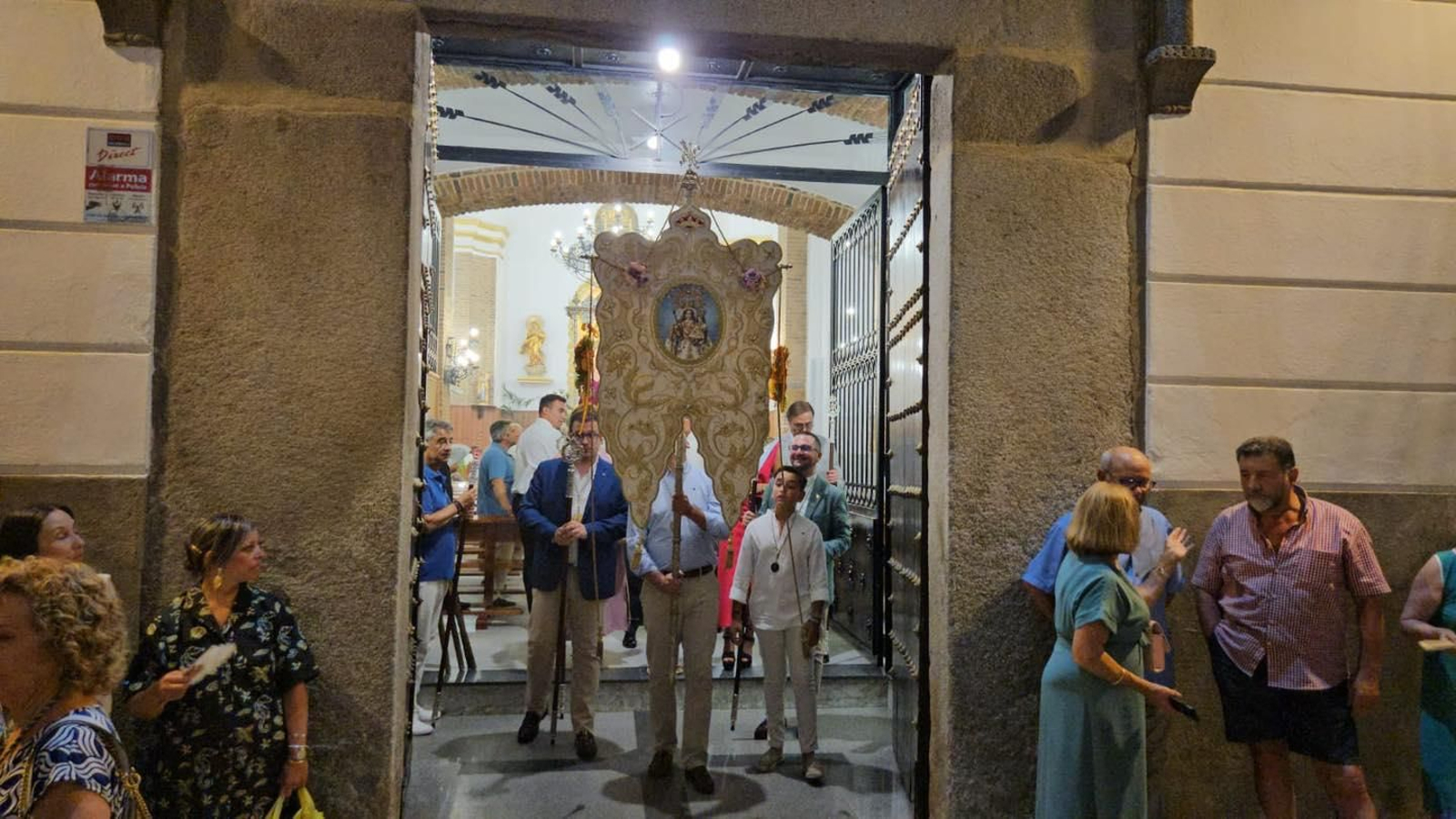 La procesión de la Virgen de la Antigua en Hinojosa del Duque, en imágenes