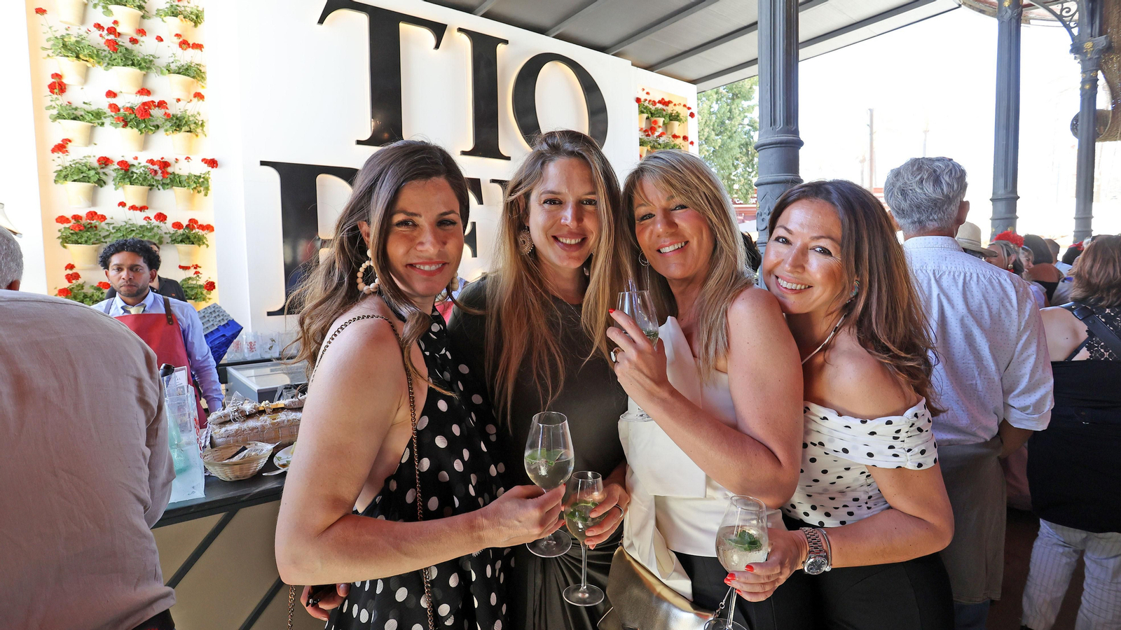 Gran ambiente en la caseta de González Byass