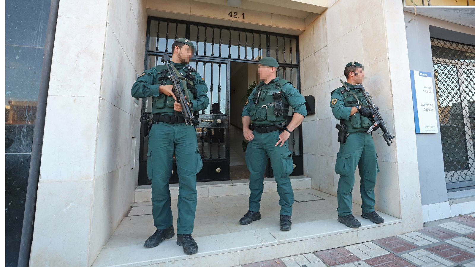 Fotos de los registros de la Guardia Civil en La Línea