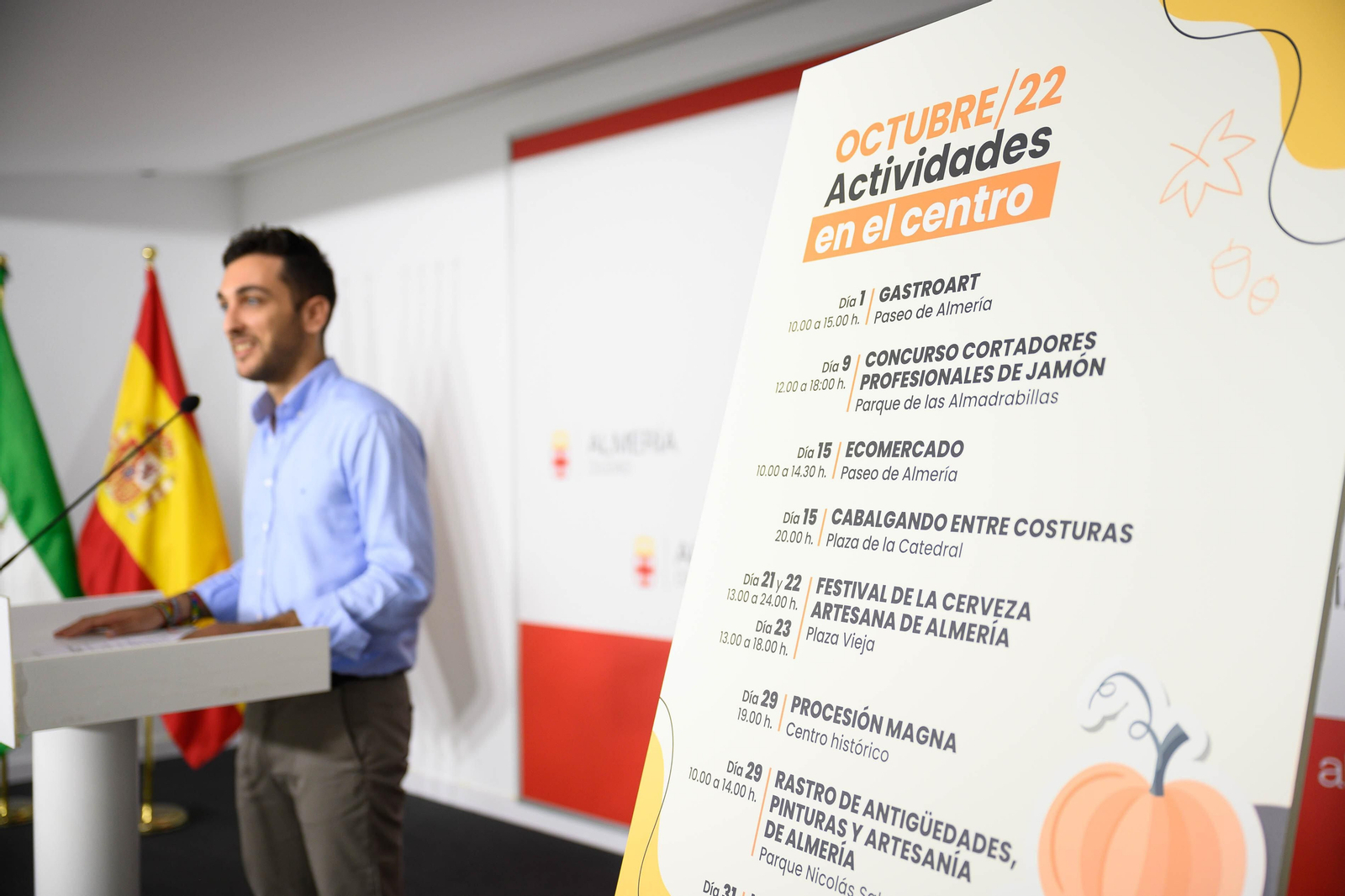 Jesús Luque ha ofrecido su primera rueda de prensa como concejal de Promoción para presentar el programa de otoño Jesús Luque ha ofrecido su primera rueda de prensa como concejal de Promoción para presentar el programa de otoño