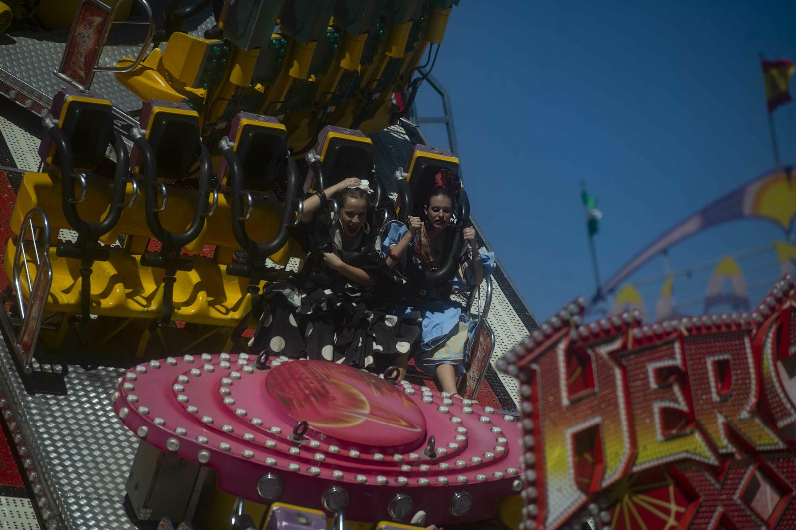 El botellón y la calle del Infierno de la Feria, en imágenes