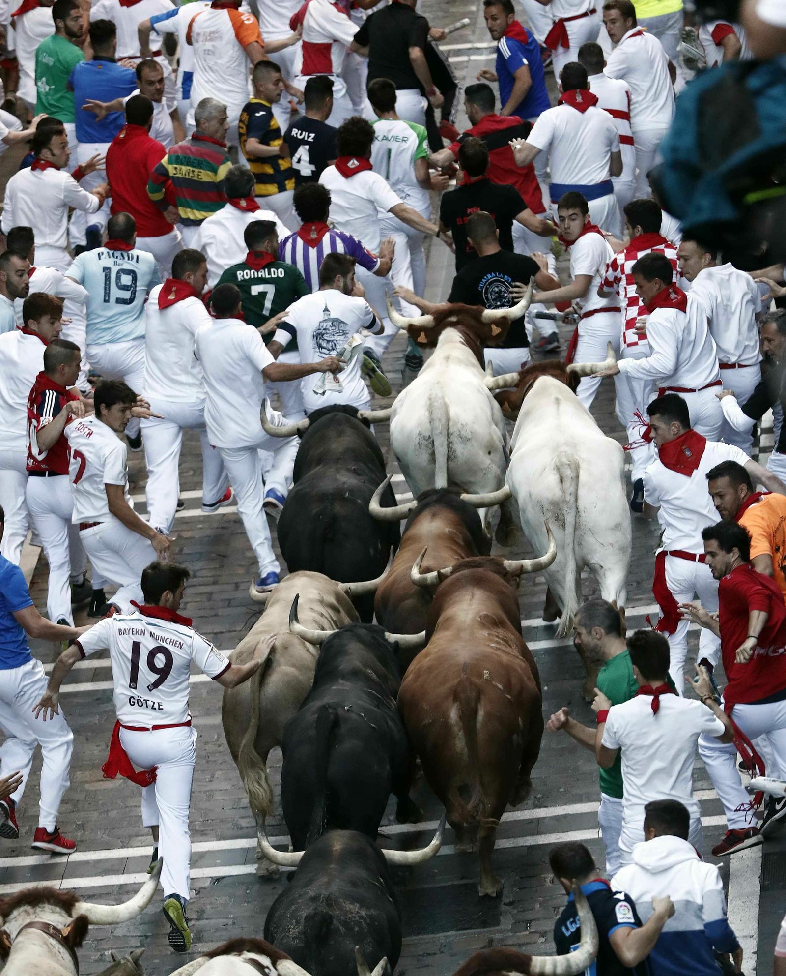 Las imágenes del sexto encierro de San Fermín 2019