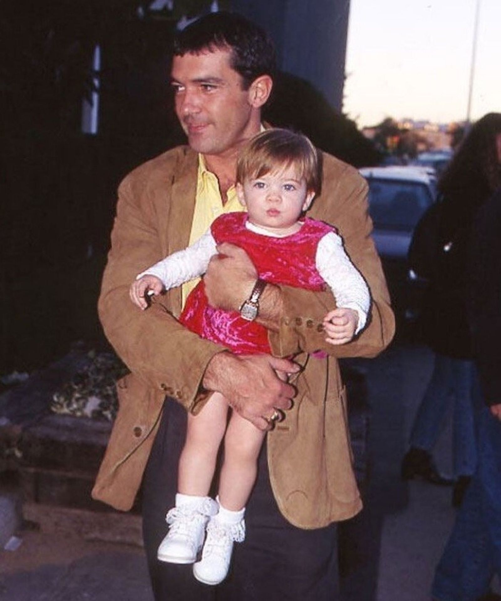 Antonio Banderas con Stella del Carmen  de niña en la foto que ha compartido en las redes