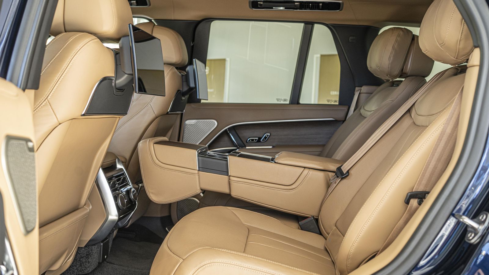 La gama contempla desde versiones de cuatro plazas hasta las de siete, aunque la configuración estándar es la cinco, disponible -como la de cuatro- con los dos formatos de carrocería.