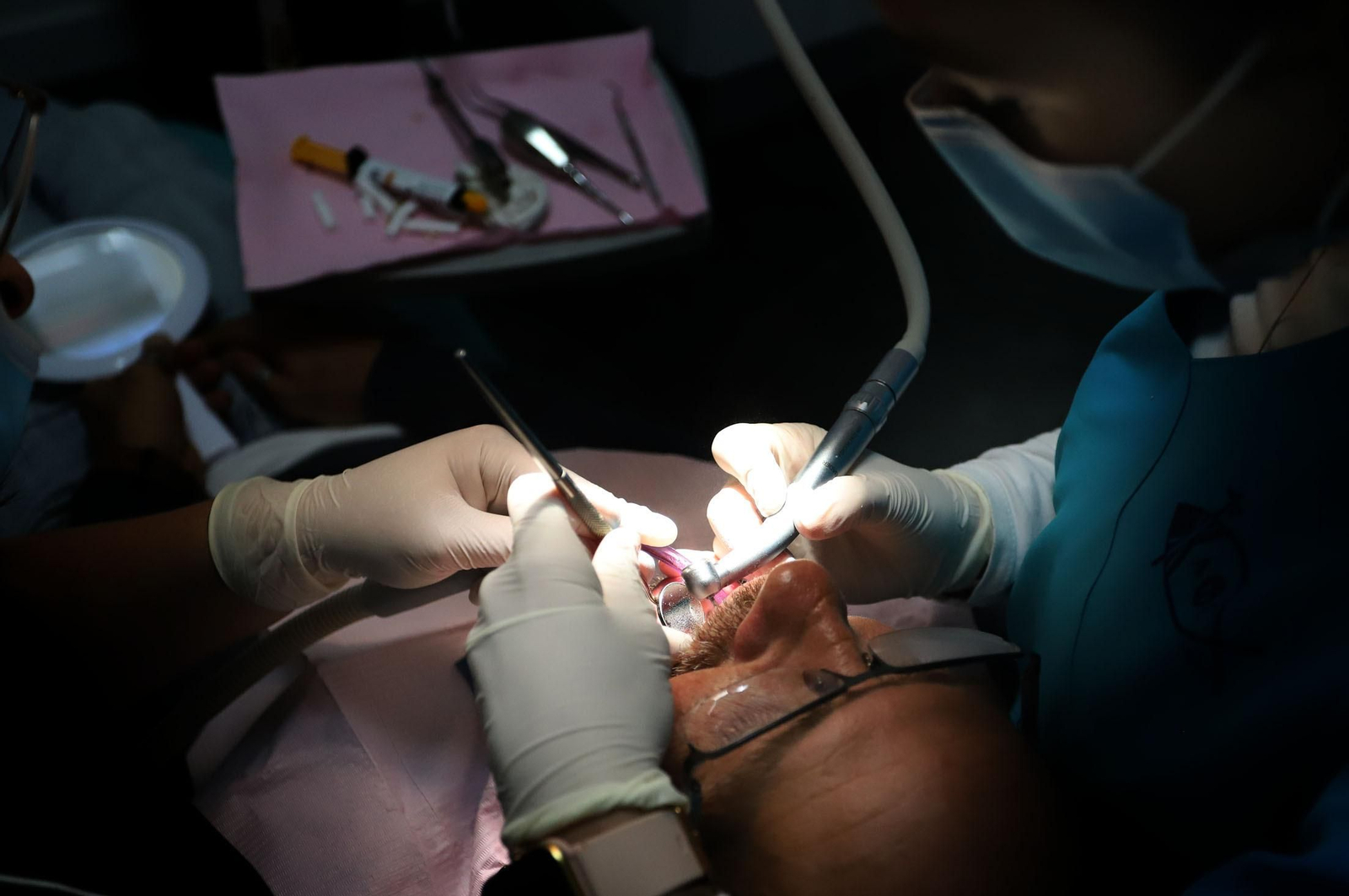 Imagen de archivo de un paciente en una consulta del dentista. Imagen de archivo de un paciente en una consulta del dentista.