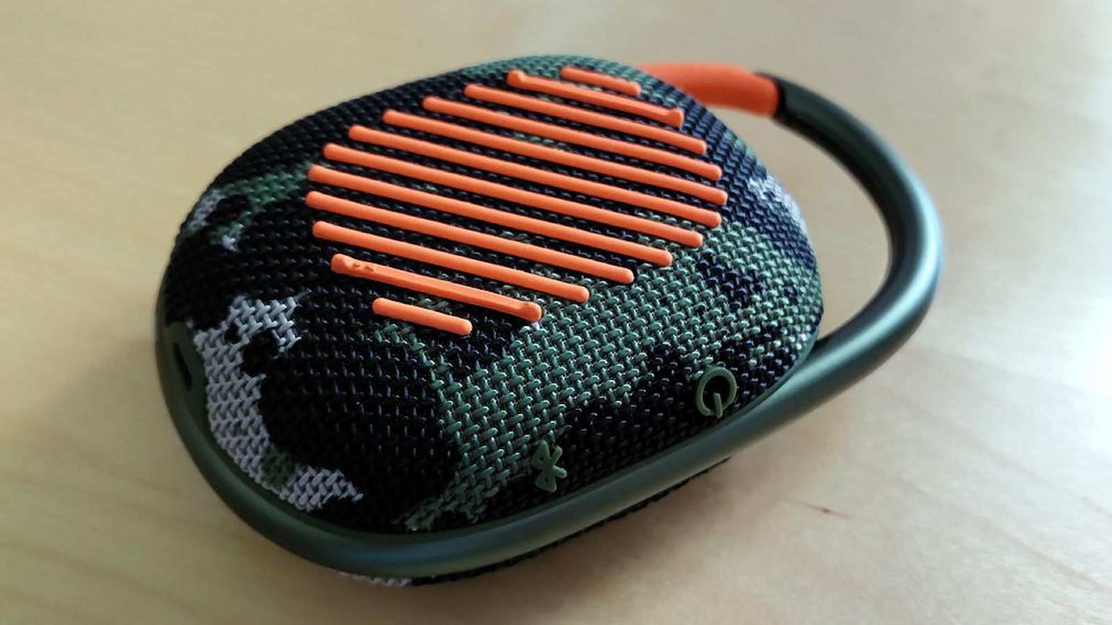 Parte trasera del altavoz bluetooth JBL Clip 4