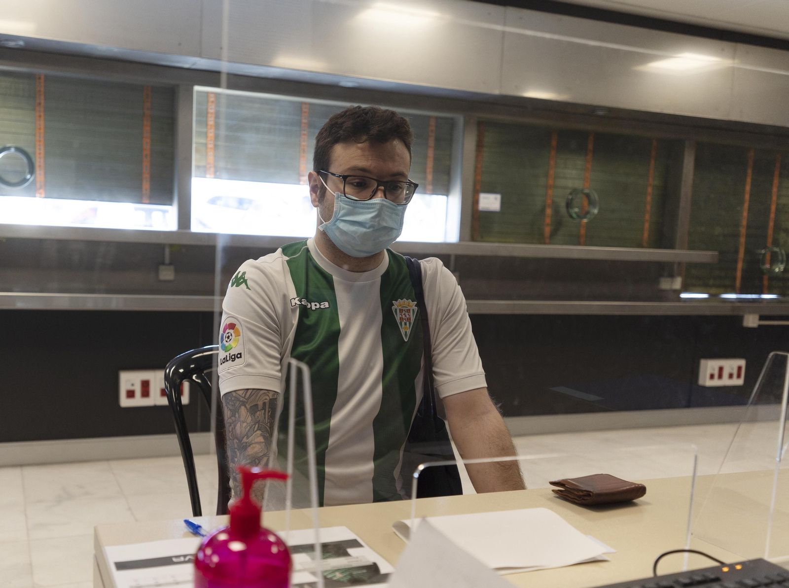 Las imágenes del primer día de la campaña de abonados del Córdoba CF