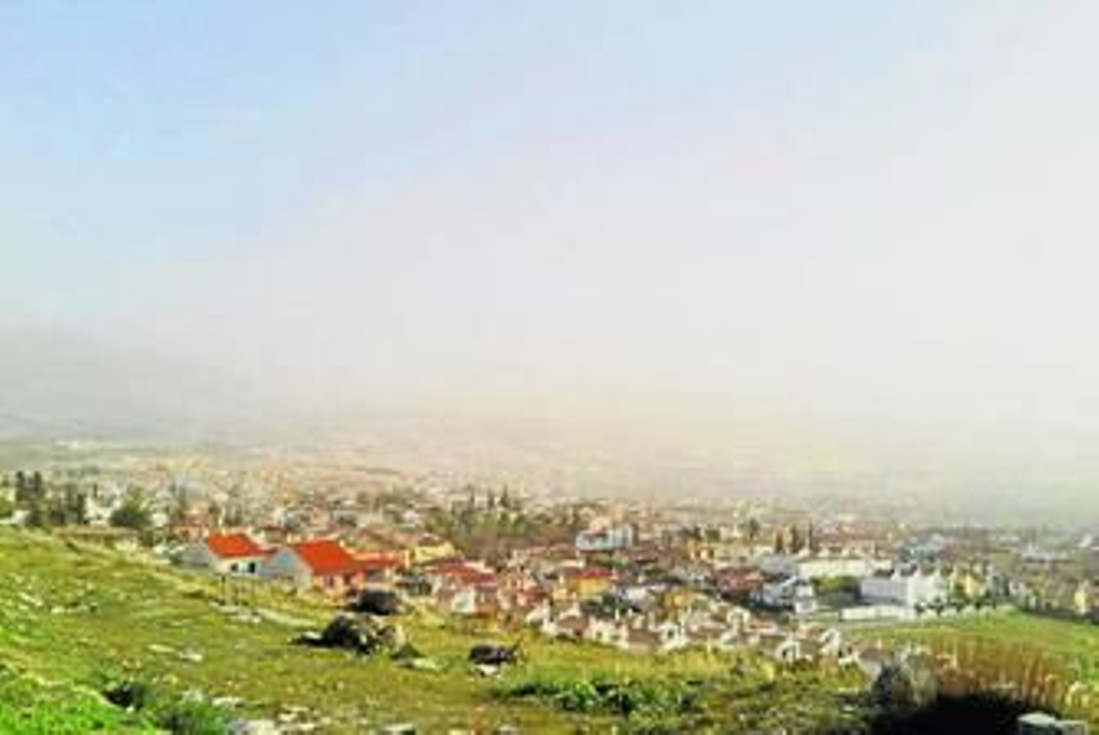 La ciudad se veía con una densa nube blanquecina que matizaba todas las vistas.