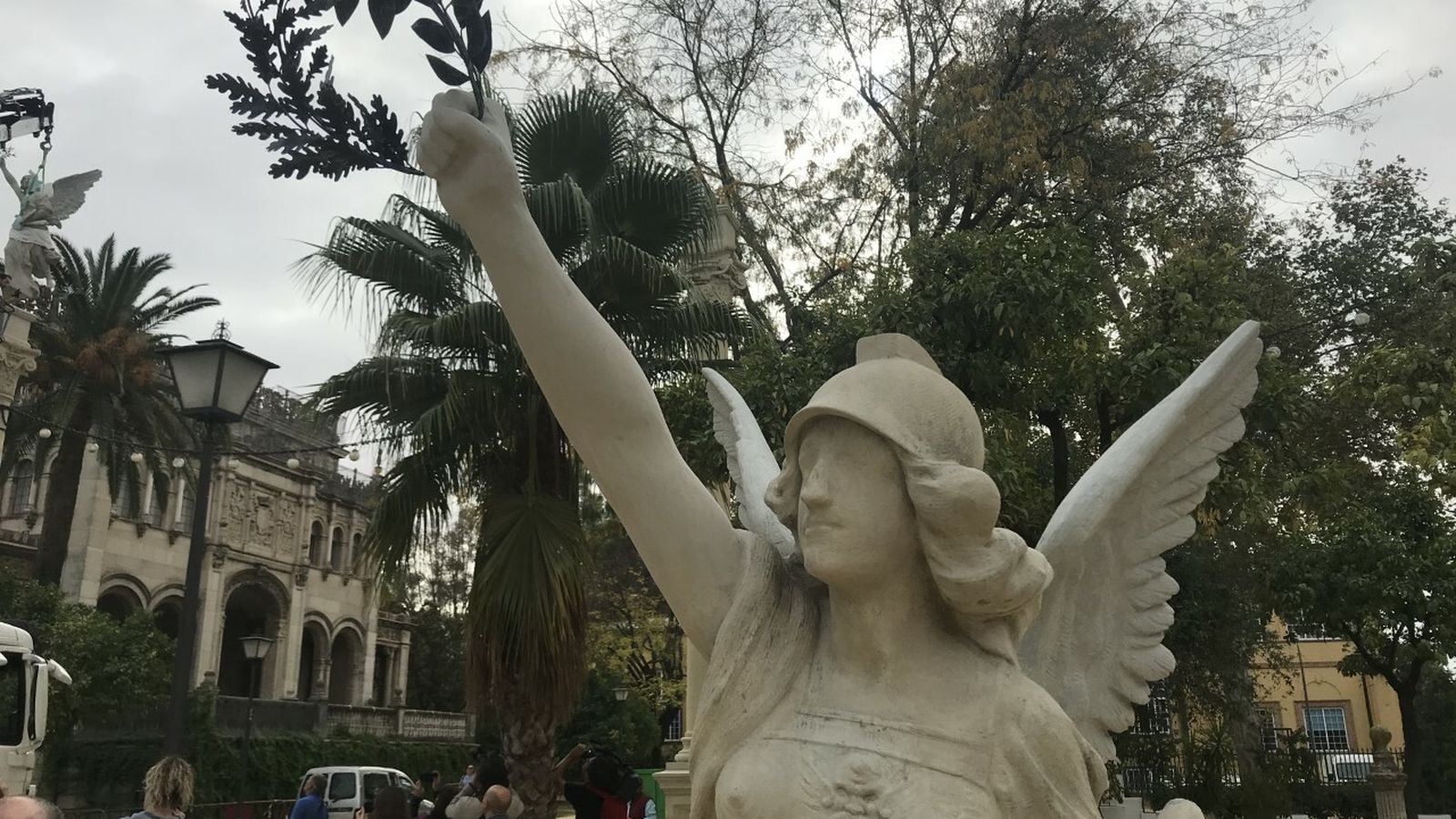 Detalle de una victoria alada.