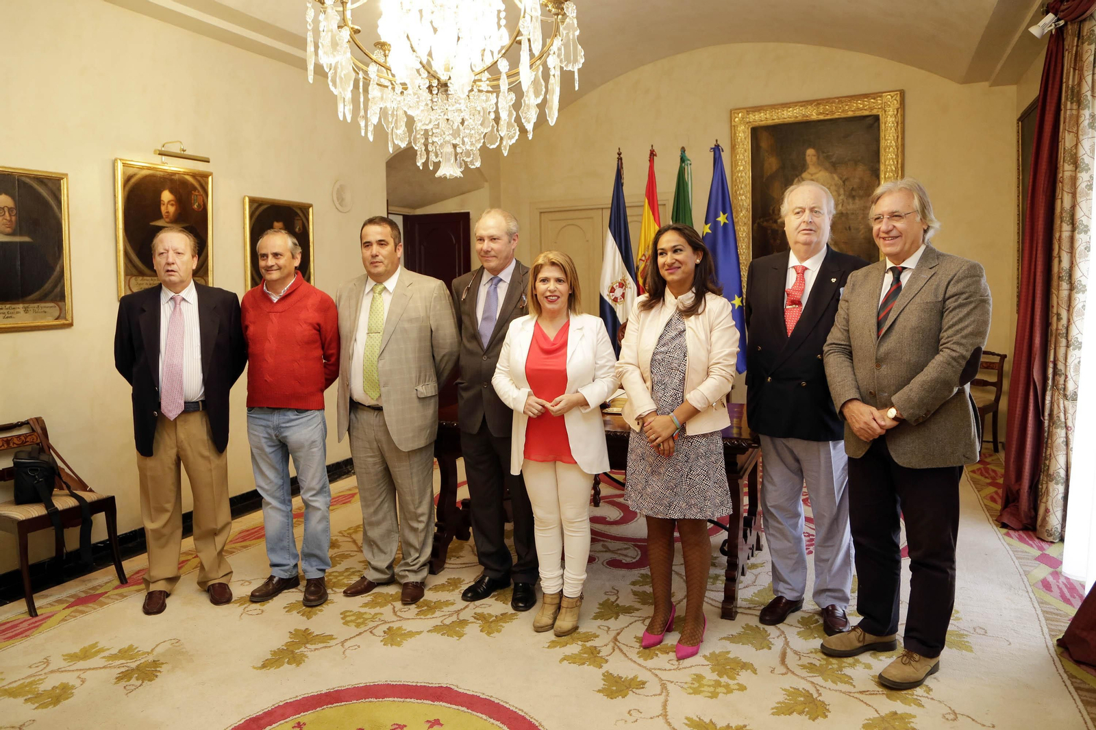 Rafael Padilla y José Arcas, con los Reyes Magos y el Gran Visir, en la recepción de ayer ofrecida por el gobierno.