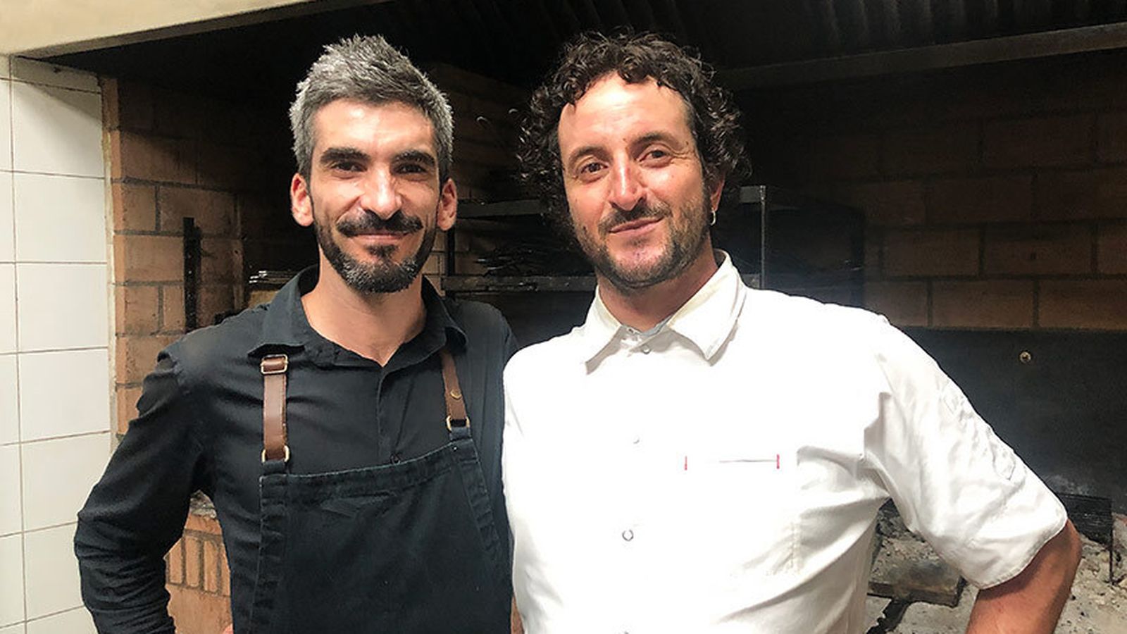 El chef Eduardo Pérez y su hermano Juan, responsables del restaurante portuense 'Tohqa'.