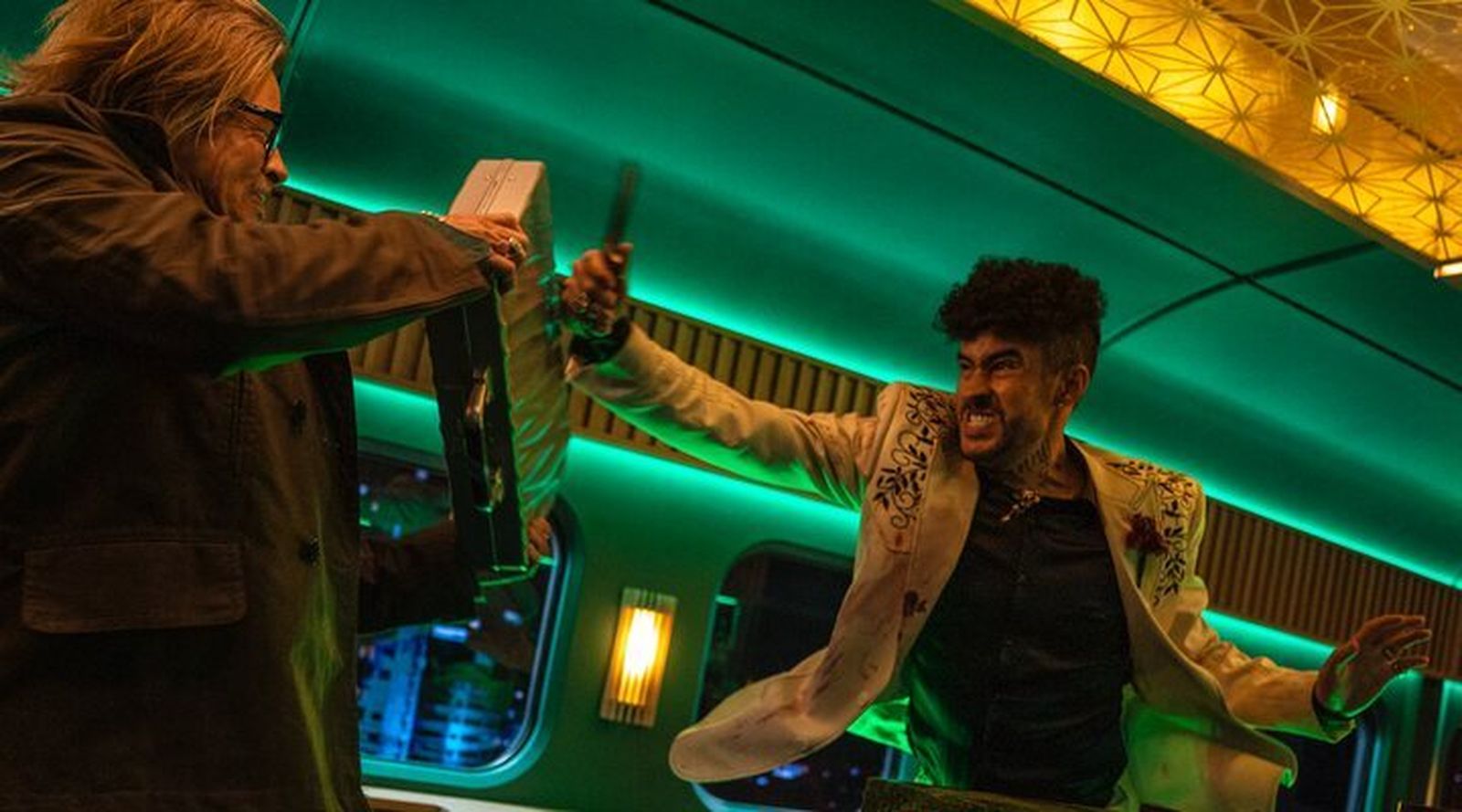 Brad Pitt se enfrenta a Bad Bunny en el tráiler de 'Bullet Train'