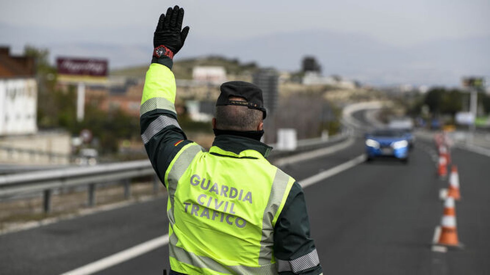 Un control de la Guardia Civil en una carretera gaditana.
