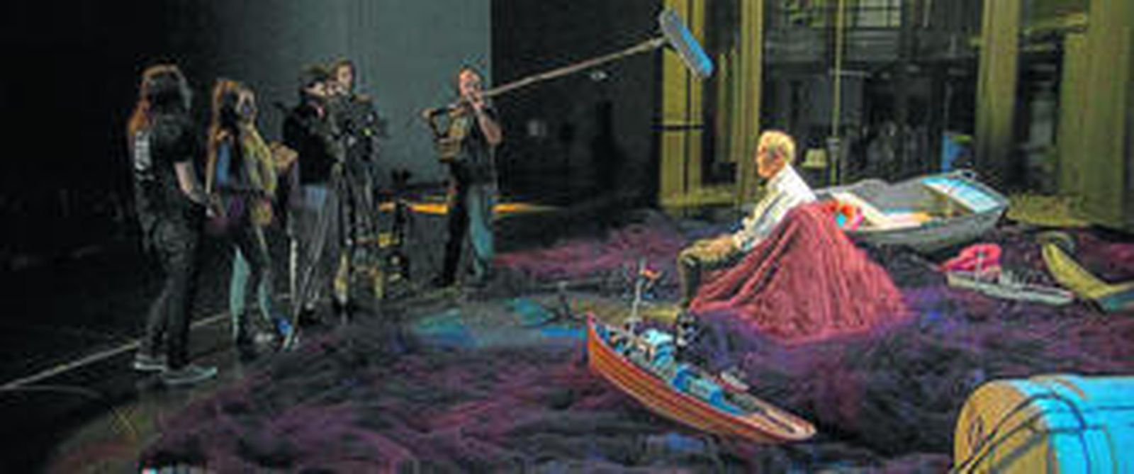 El equipo de rodaje, entrevistando a José Martín para el documental en el teatro Horacio Noguera de Isla Cristina.