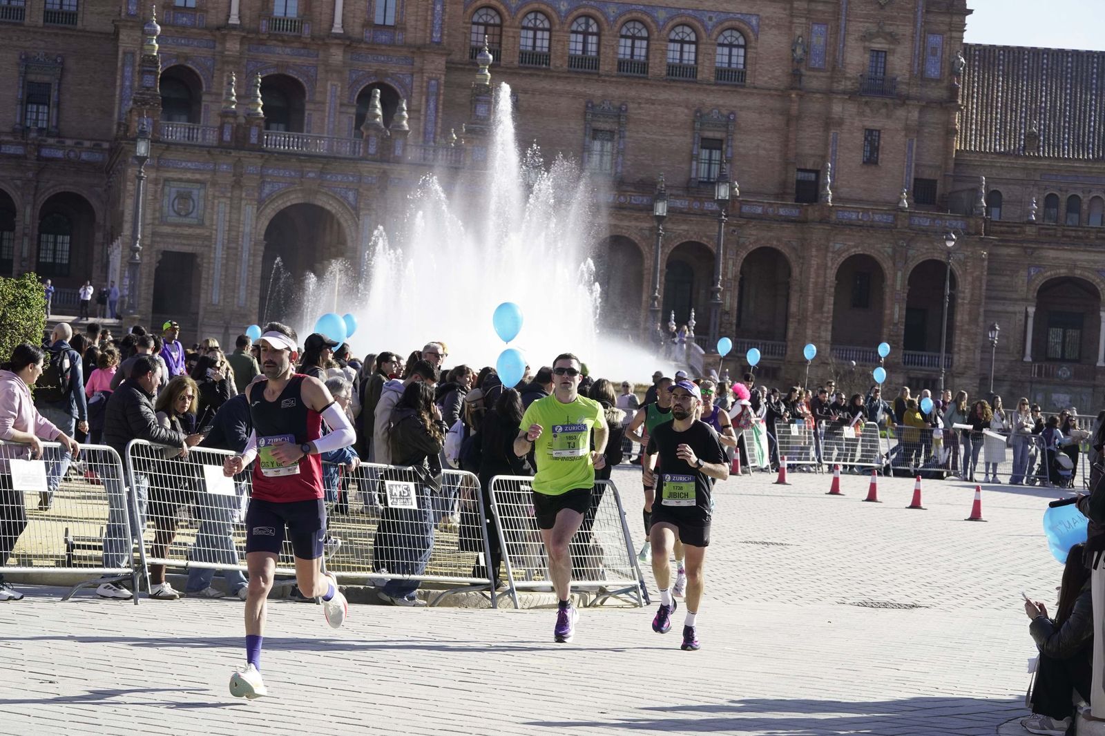 El Zúrich Maraton de Sevilla 2026 en la Plaza de España, galería 1