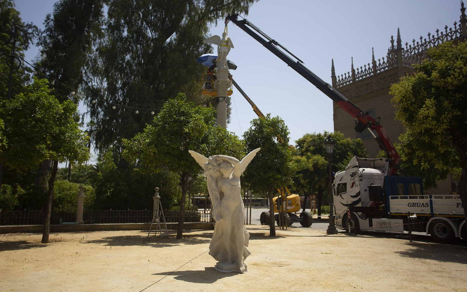 La Plaza de América de Sevilla recupera tres Victorias Aladas.