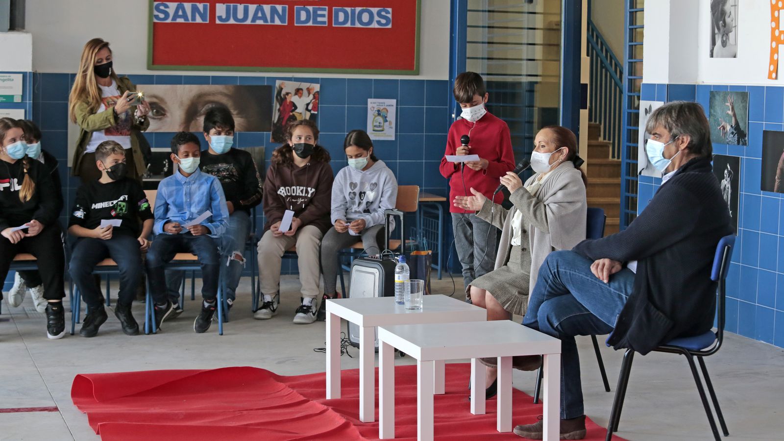 Angelita Gómez visita por el día del flamenco el colegio San Juan de Dios