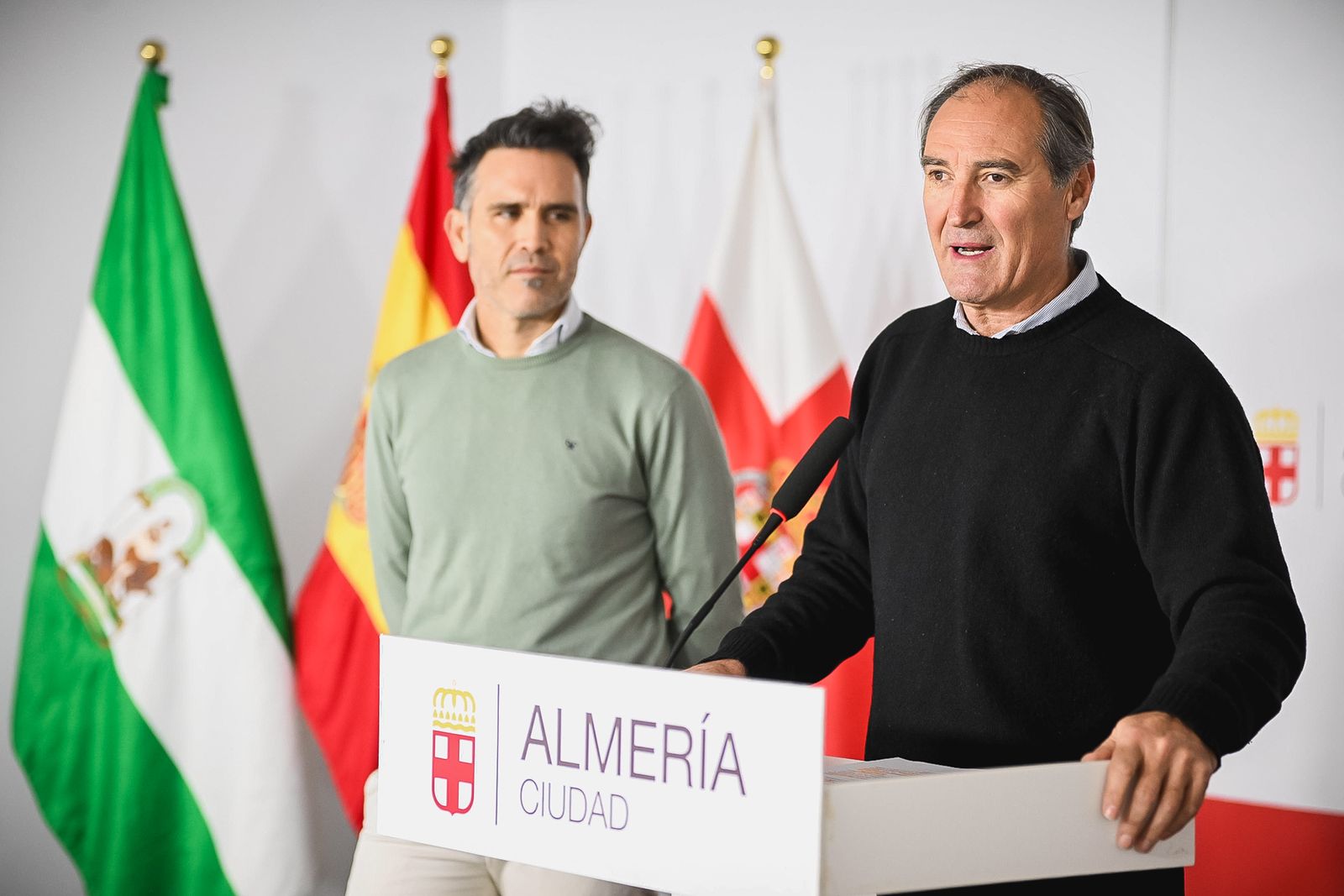 El concejal Antonio Casimiro durante su intervención en la presentación de la iniciativa.