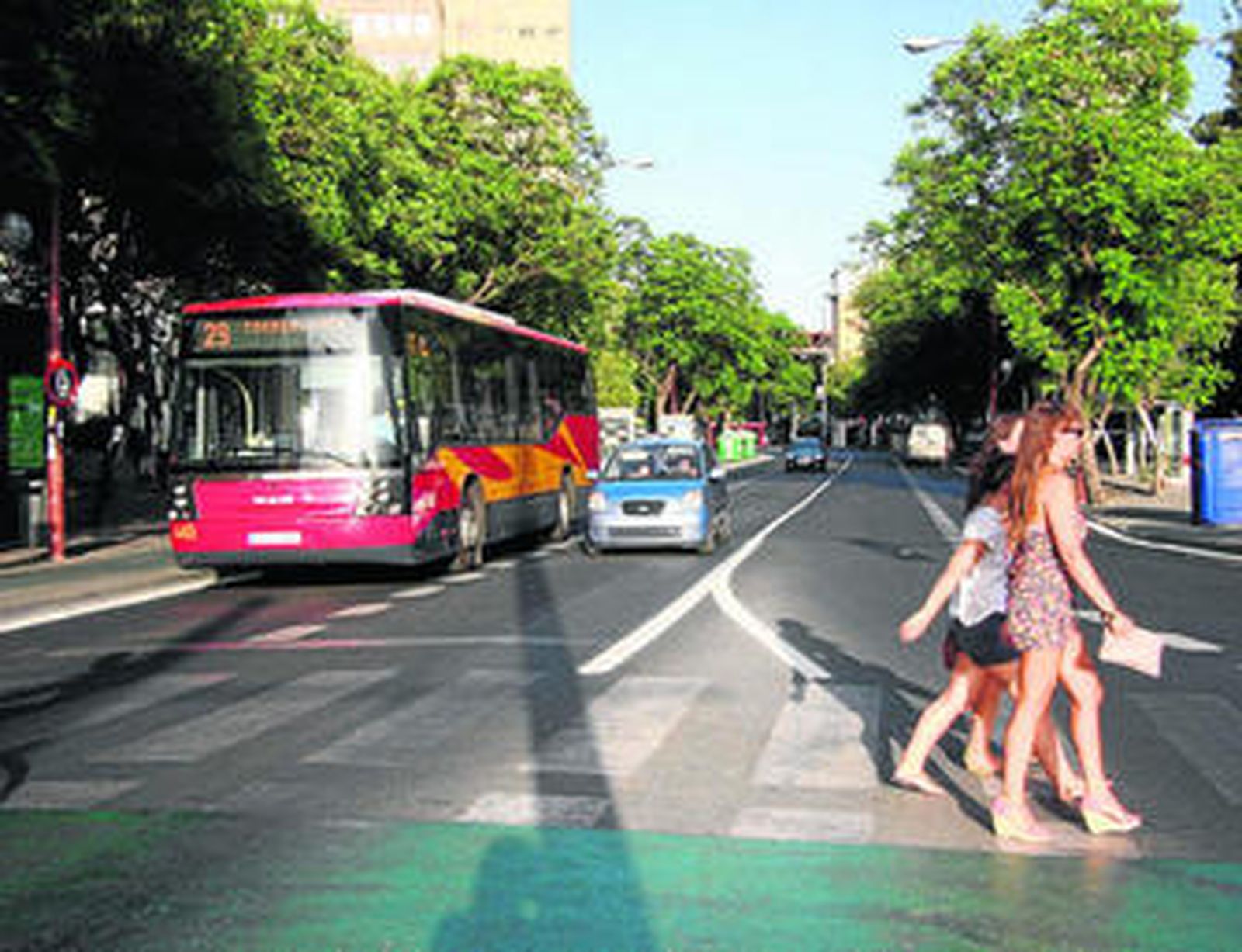Carril bus en la Avenida Ramón y Cajal que se instaló la semana pasada.