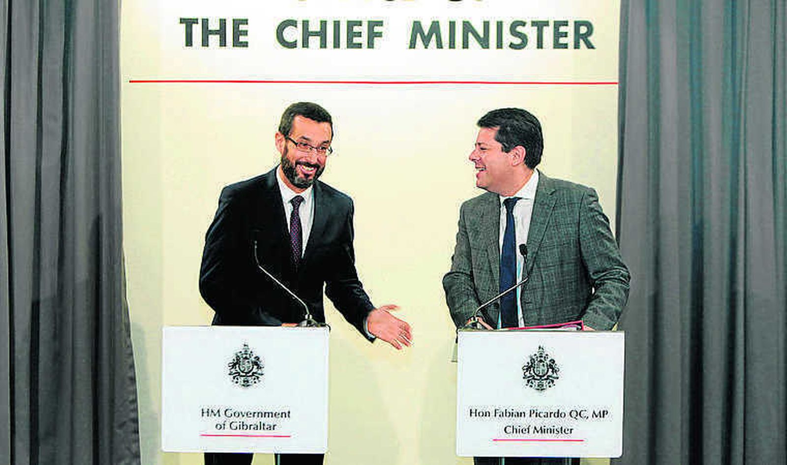 Juan Franco y Fabian Picardo, ayer en la sede del Gobierno de Gibraltar.